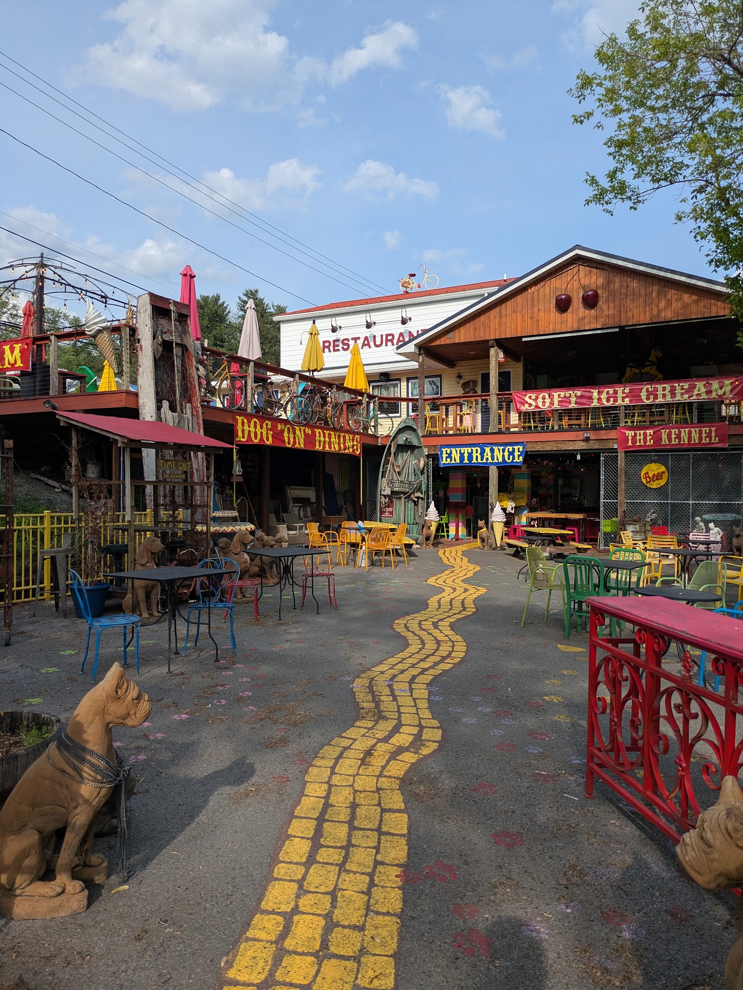 Dog-On Dining™ Hancock