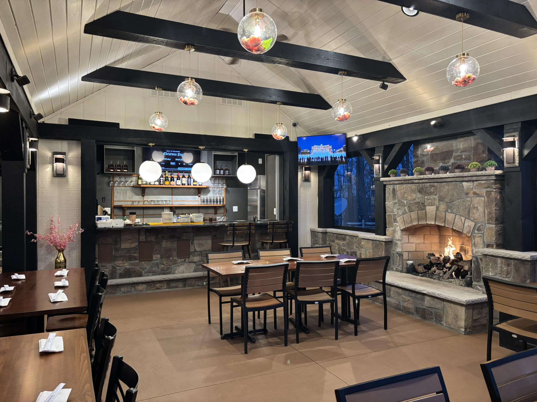 SALTWATER Kitchen & Sushi Mount Airy