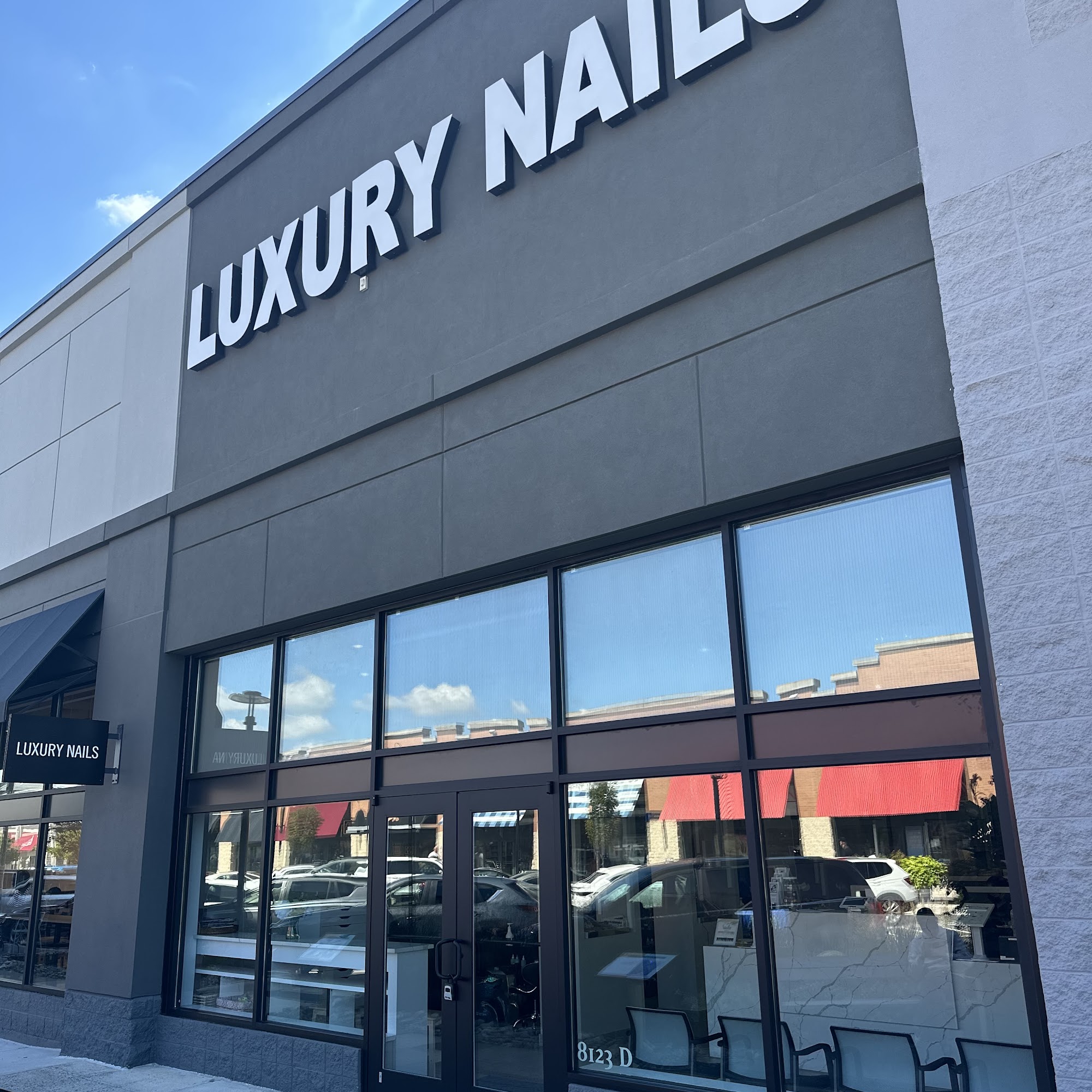 Luxury Nails Spa