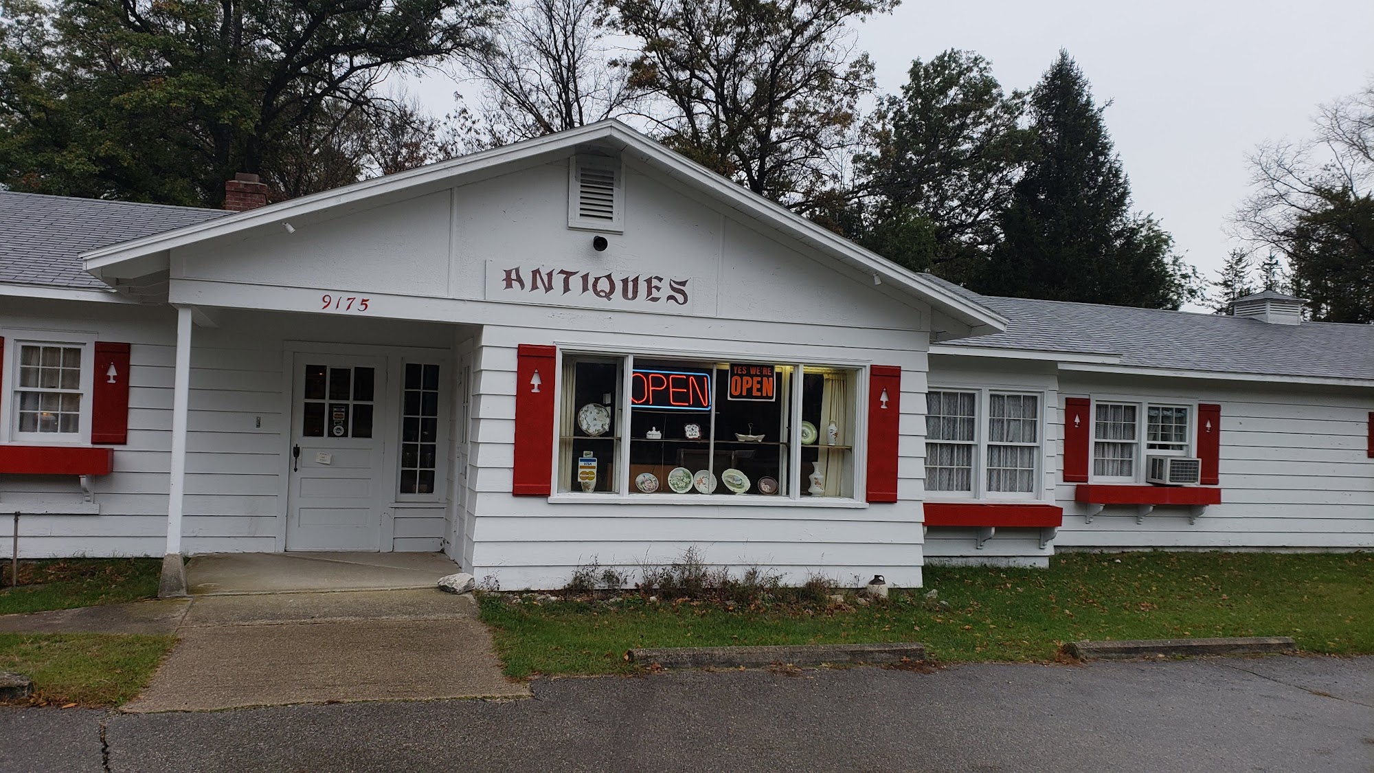 Paul Bunyan Antique Mall Baldwin