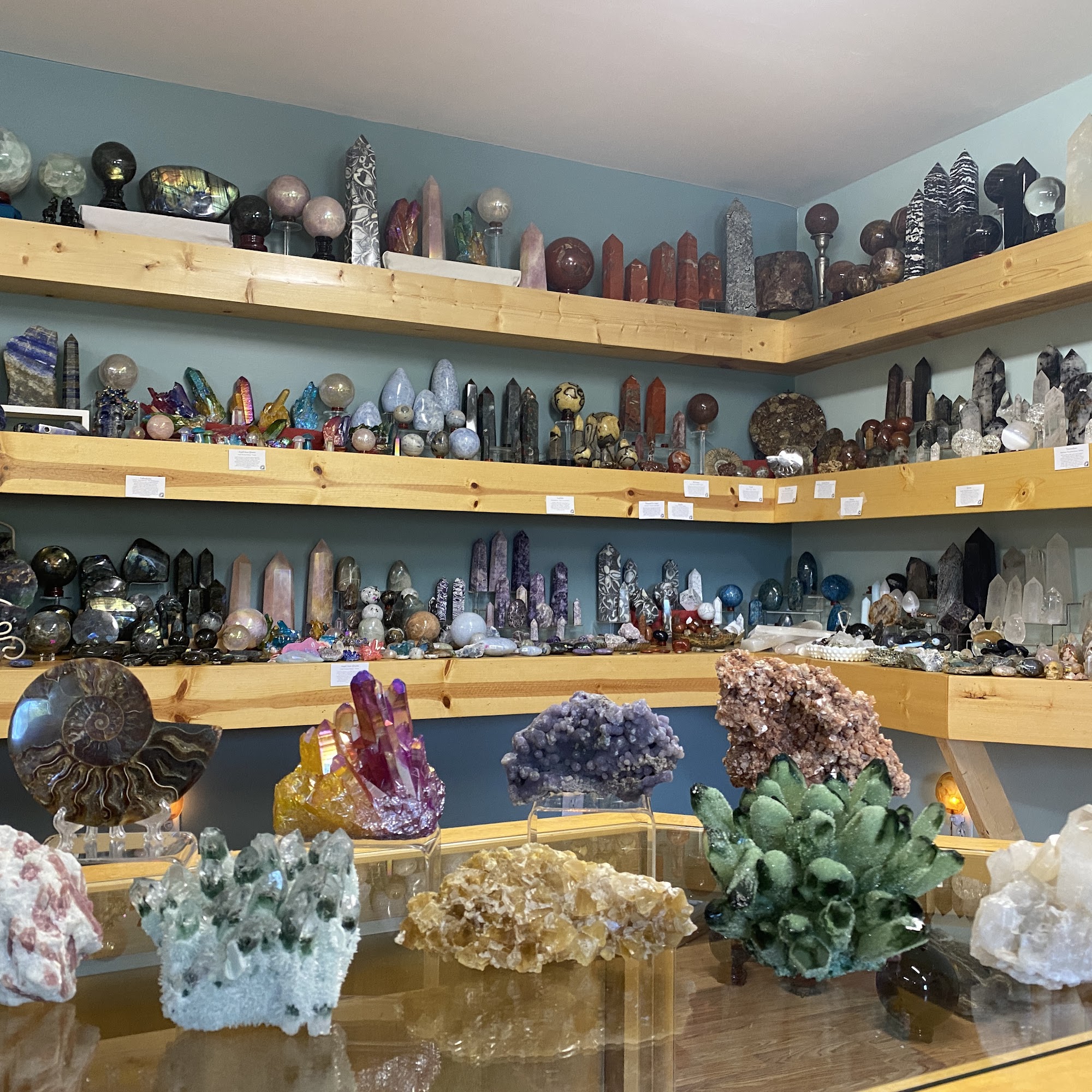 J&J Crystals and Rocks Charlevoix