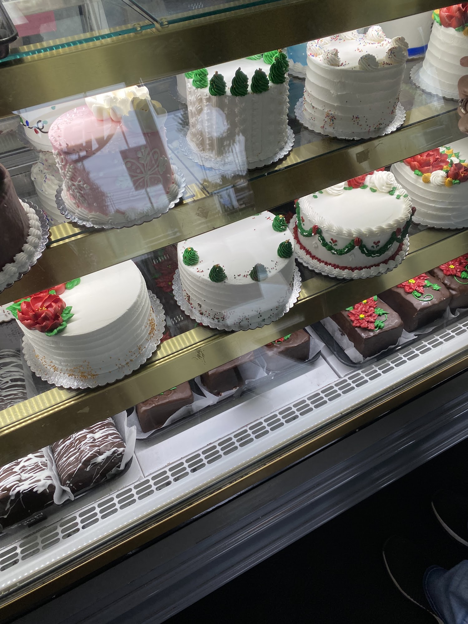 Red Velvet Cakes & Pastries Menu