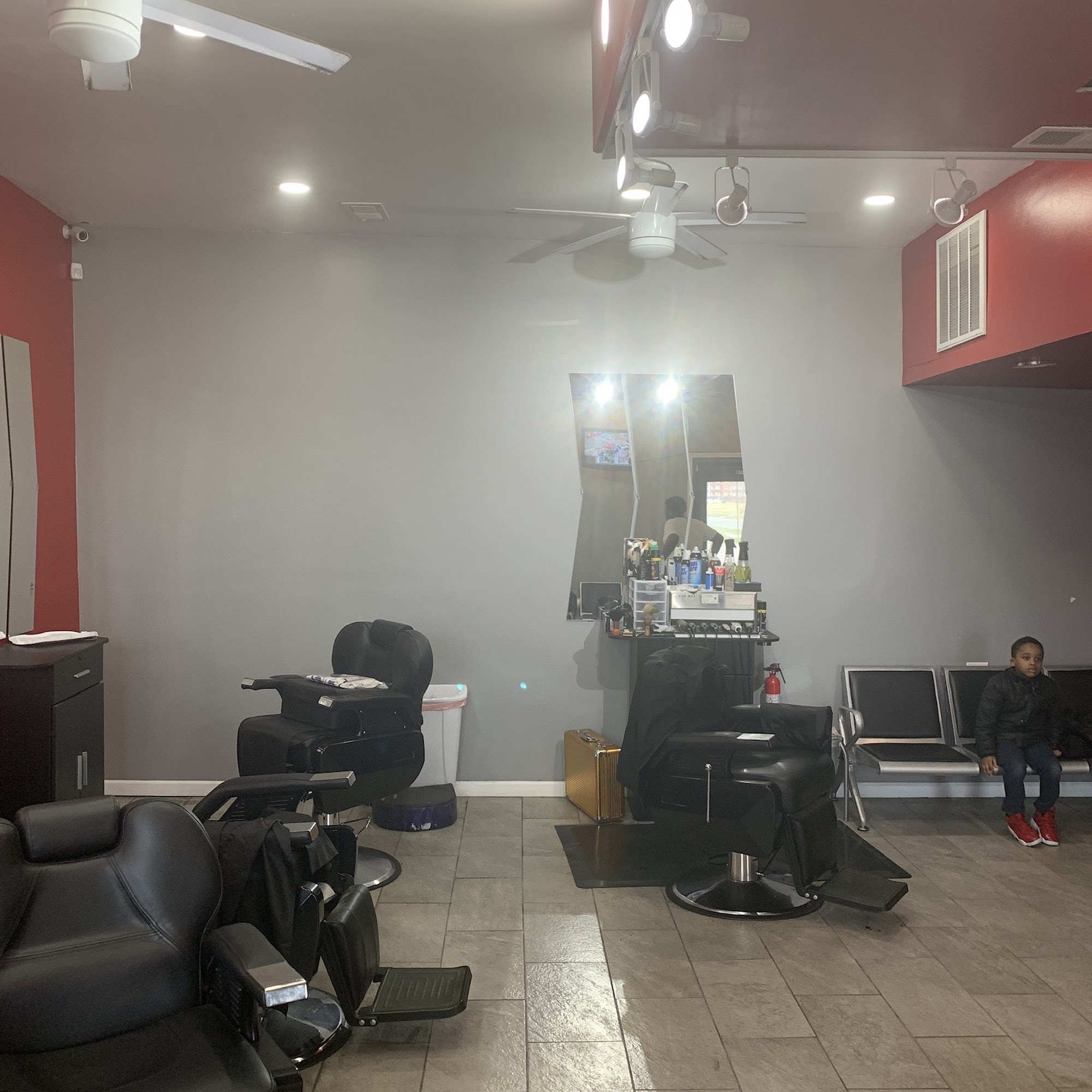 Krispy Kutz 9535 Dexter Ave, Detroit Michigan 48206