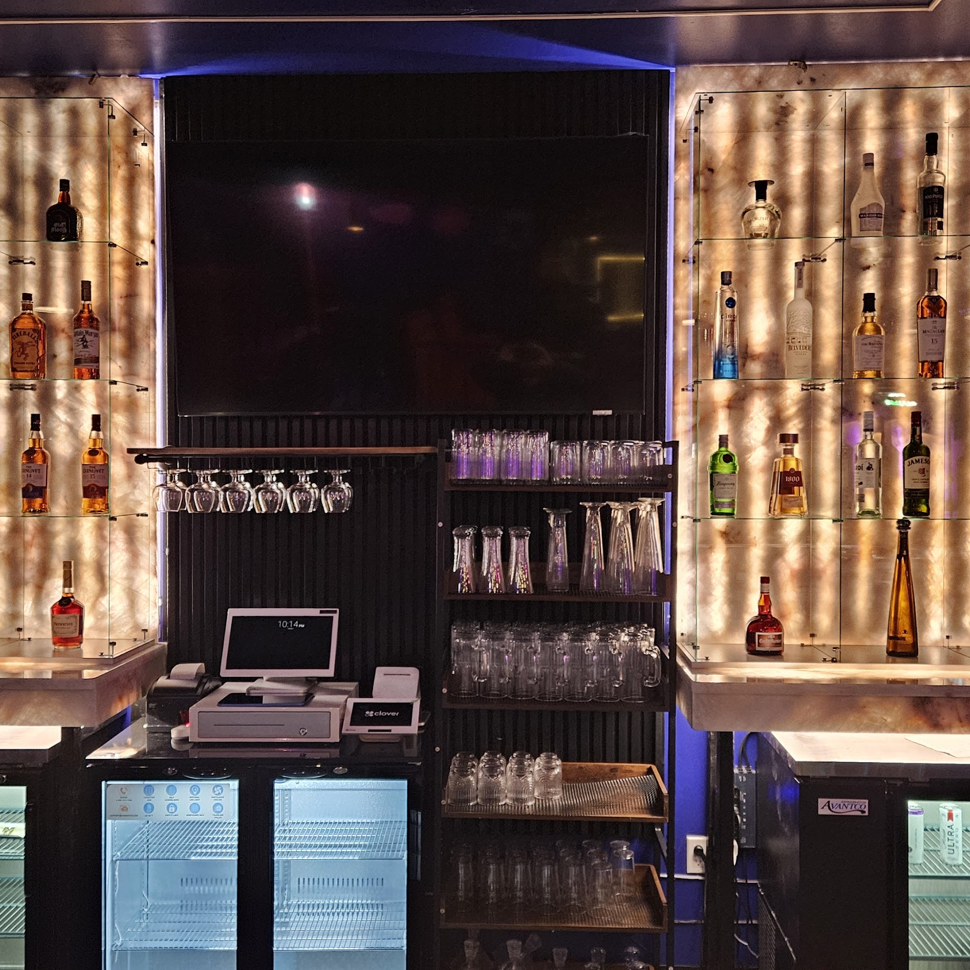 SIPS Sports Bar 35223 Grand River Ave, Farmington