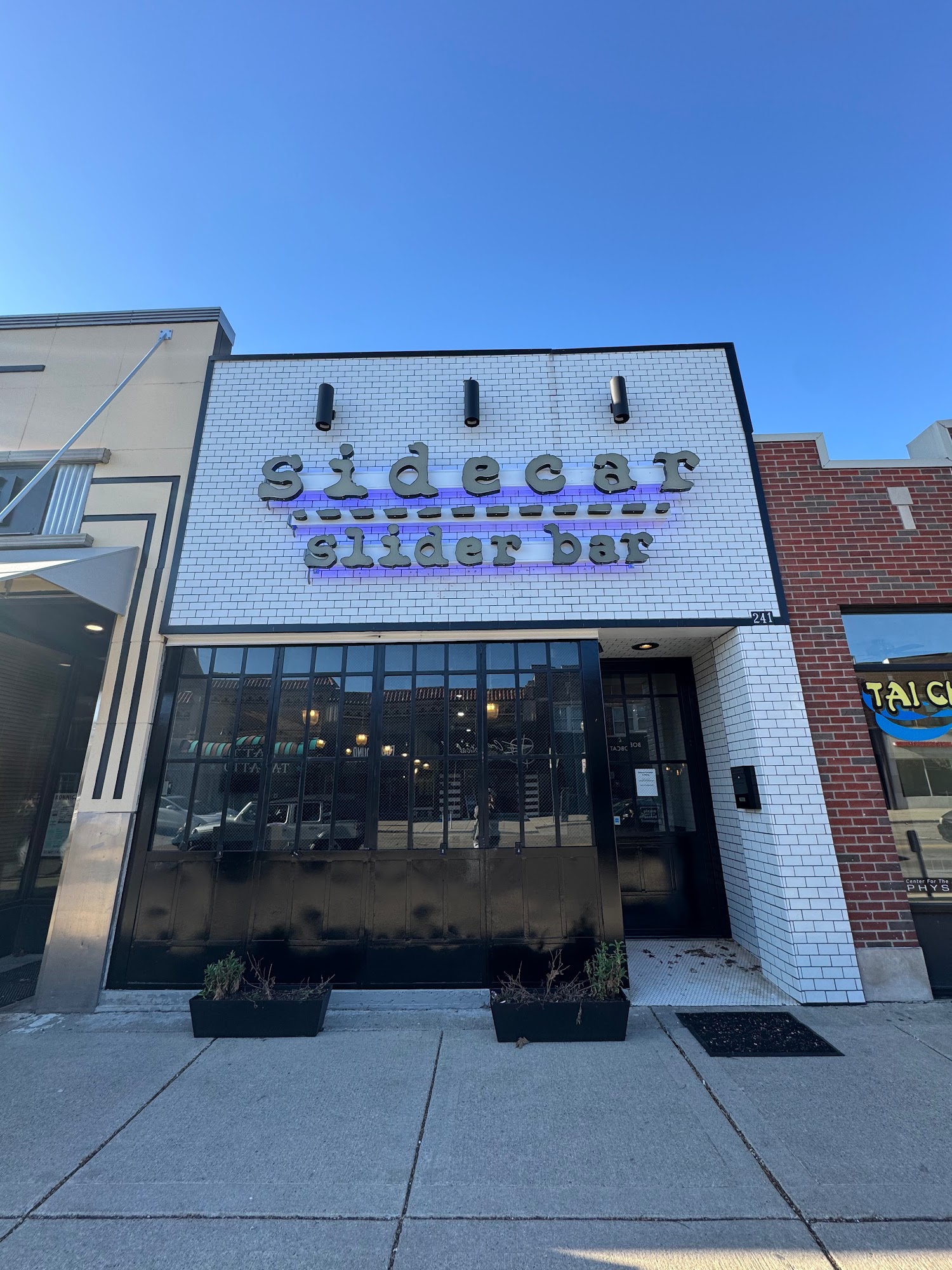 Sidecar Slider Bar - Ferndale 241 W Nine Mile Rd, Ferndale