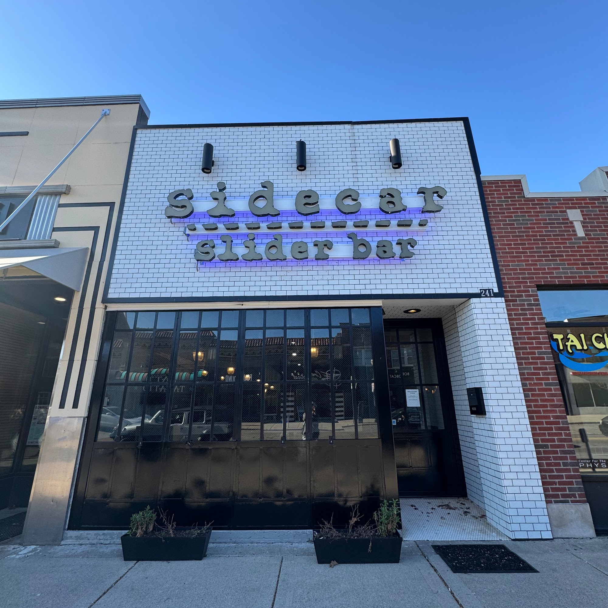 Sidecar Slider Bar - Ferndale 241 W Nine Mile Rd, Ferndale