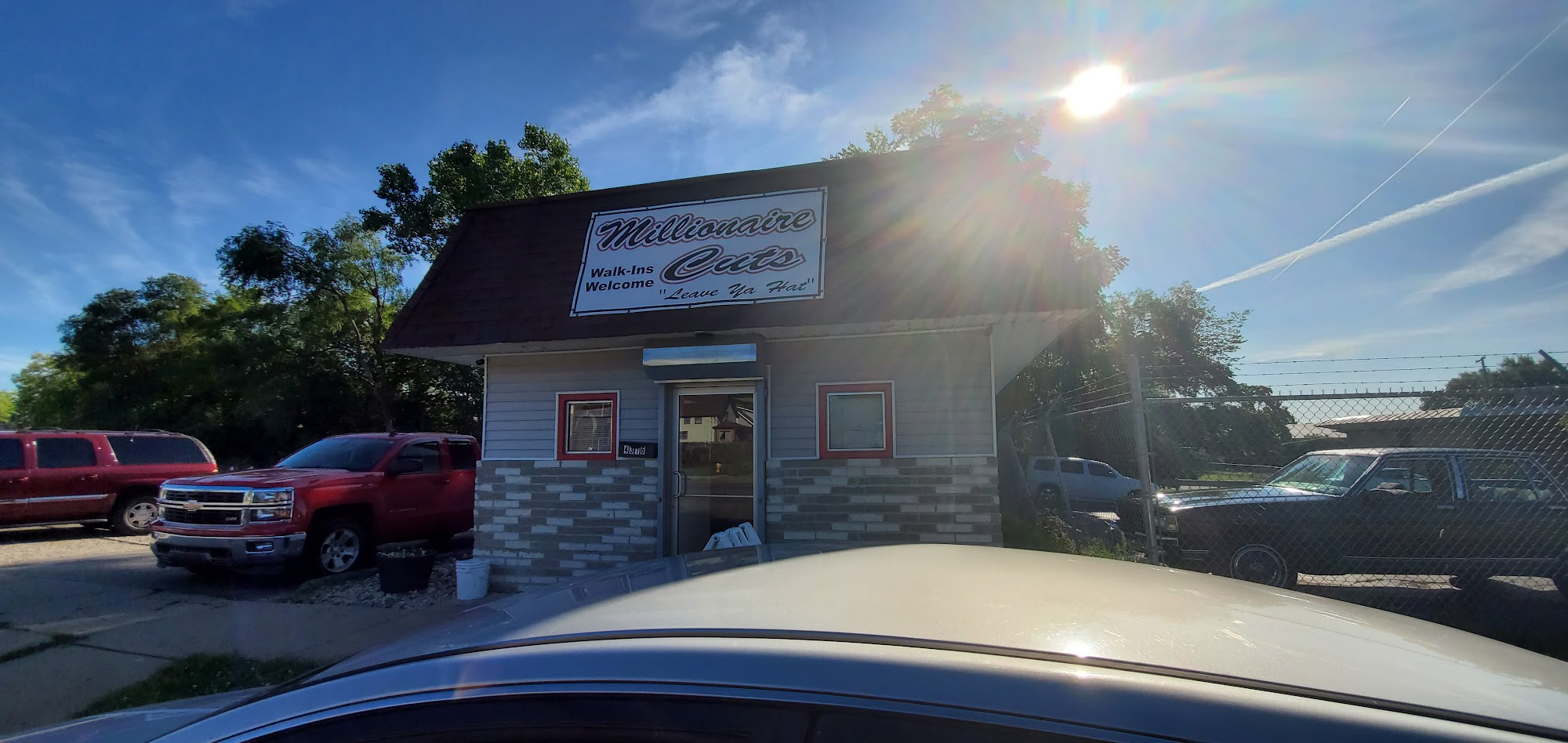 Millionaire Cuts and styles 4316 Saginaw St, Flint Michigan 48505