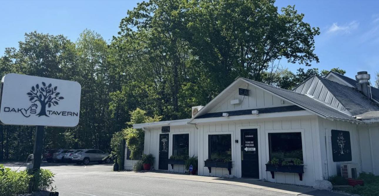 Oaky's Tavern Grawn