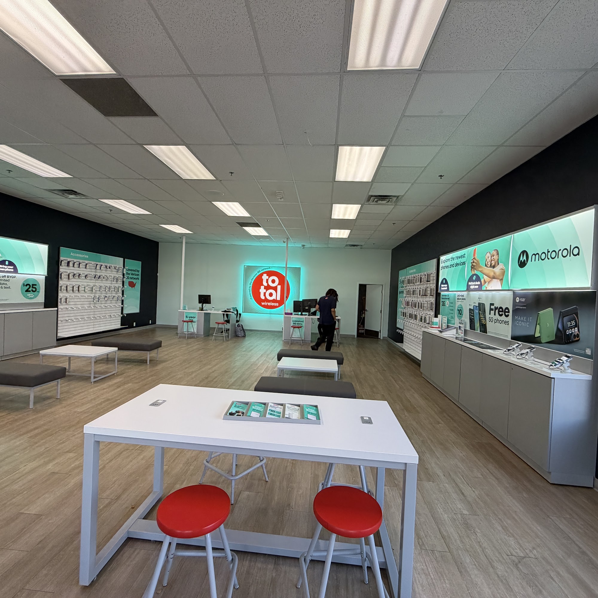 Total Wireless Lincoln Park