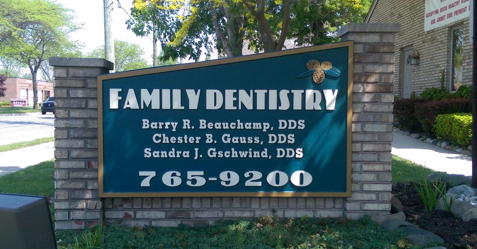 Dr. Barry R. Beauchamp, DDS