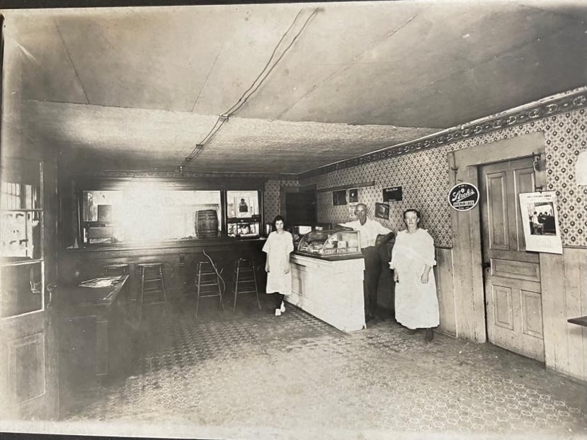 White Horse Inn Metamora