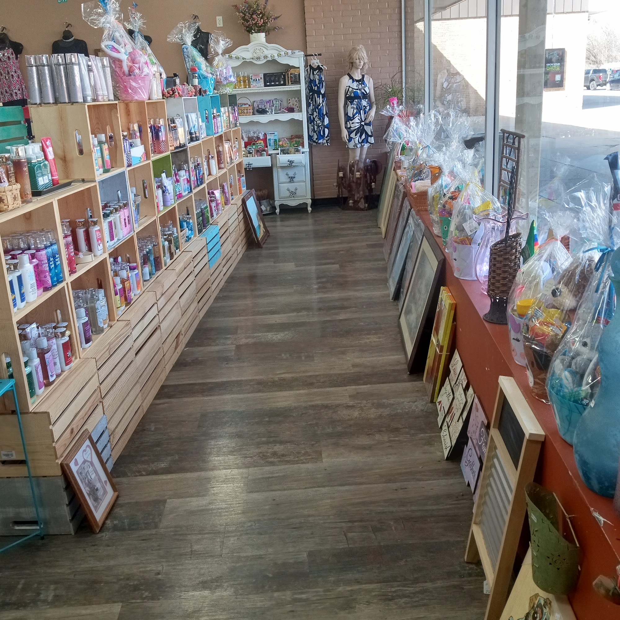 Danette's Thrifts & Gifts Milan