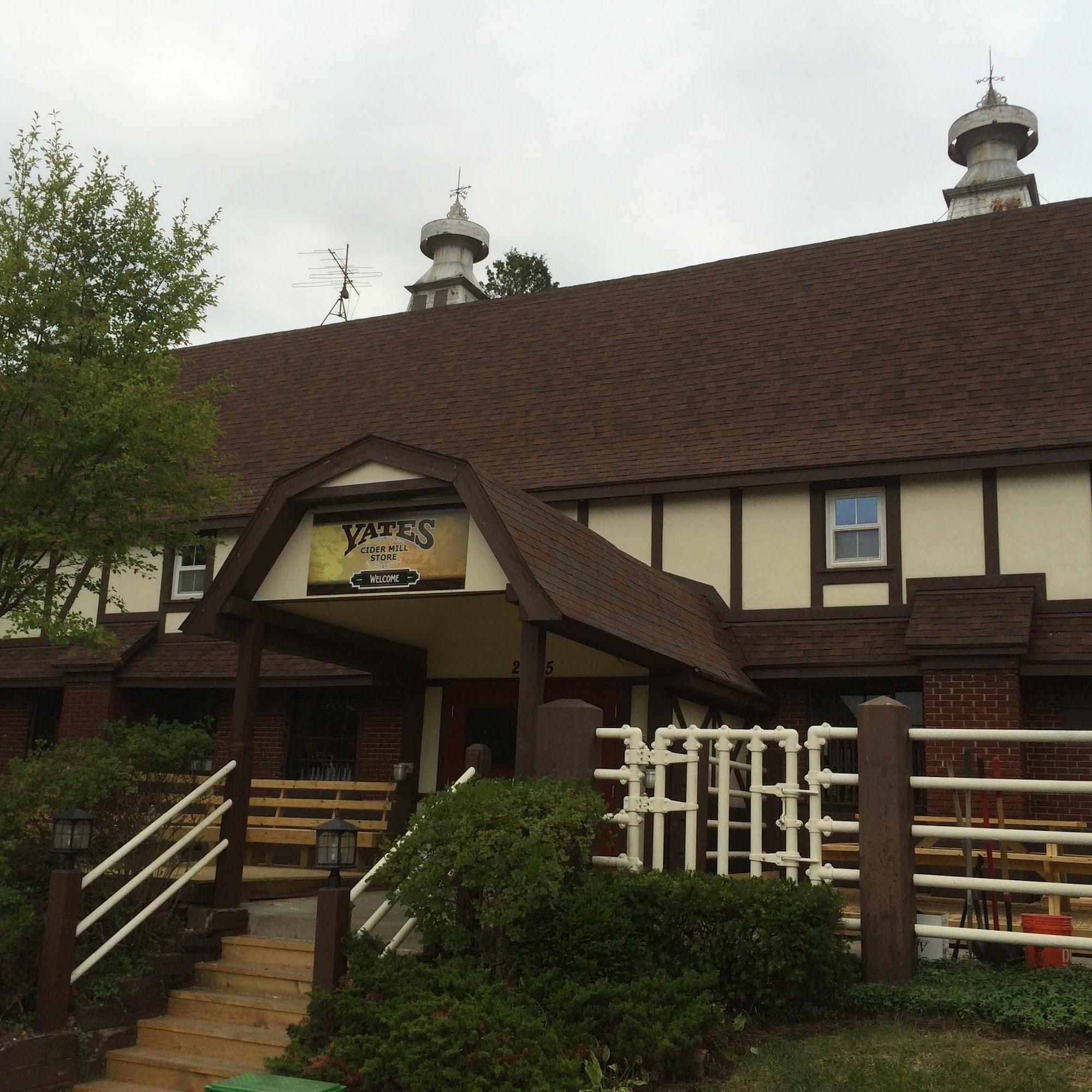 Yates Cider Mill Store Orion