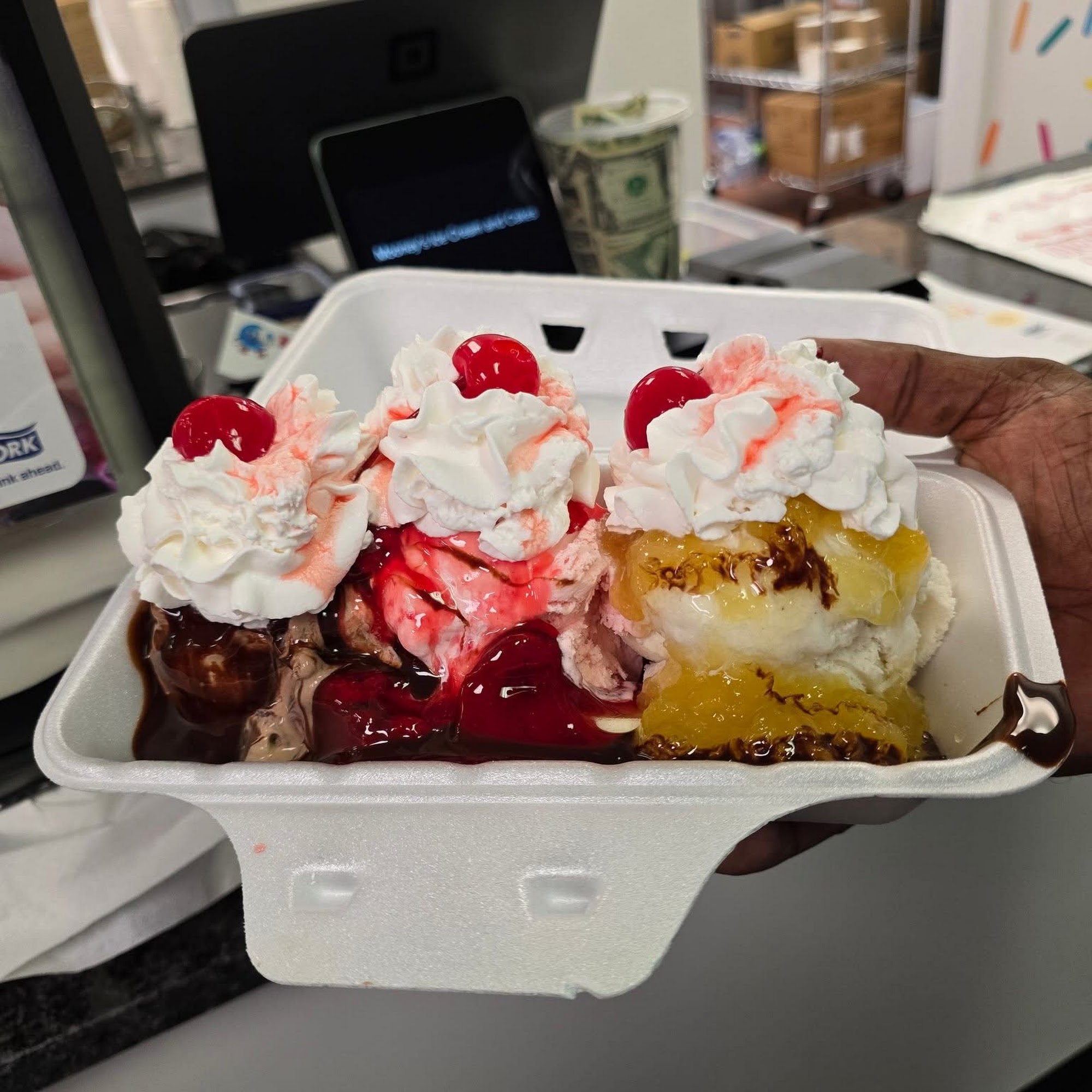 Mooney’s Ice Cream and Cakes Saginaw