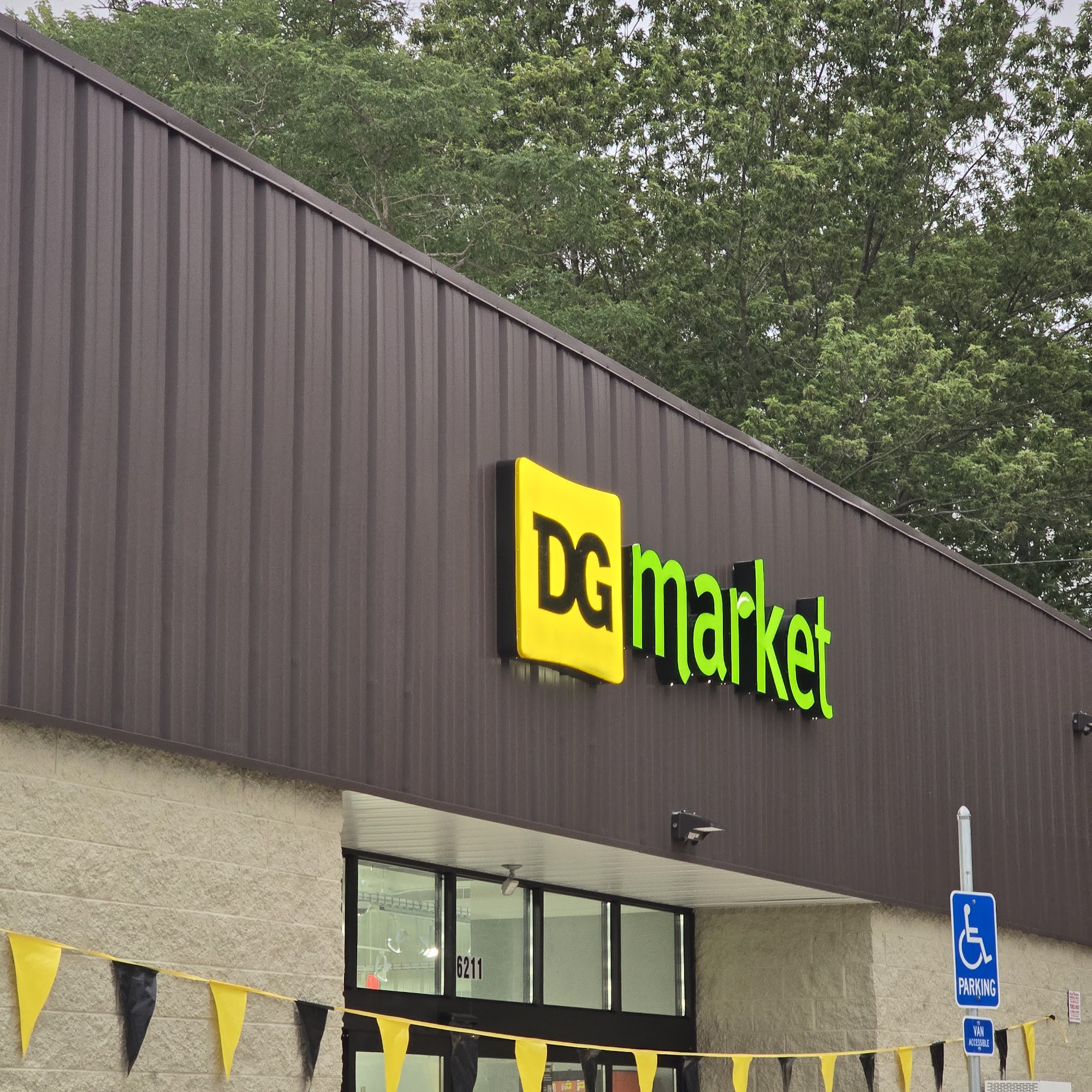 DG Market Sawyer