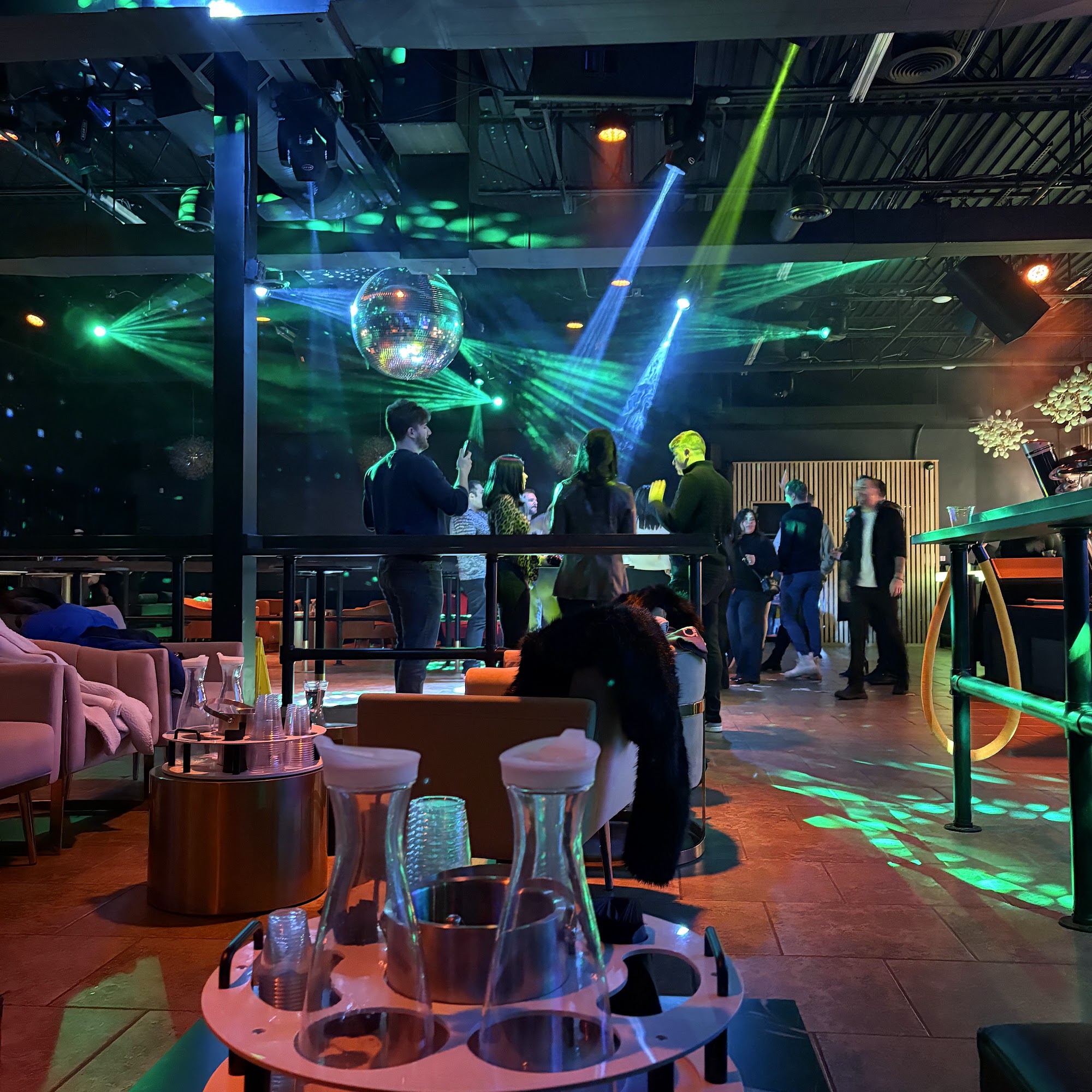 CLUB 8 Shelby