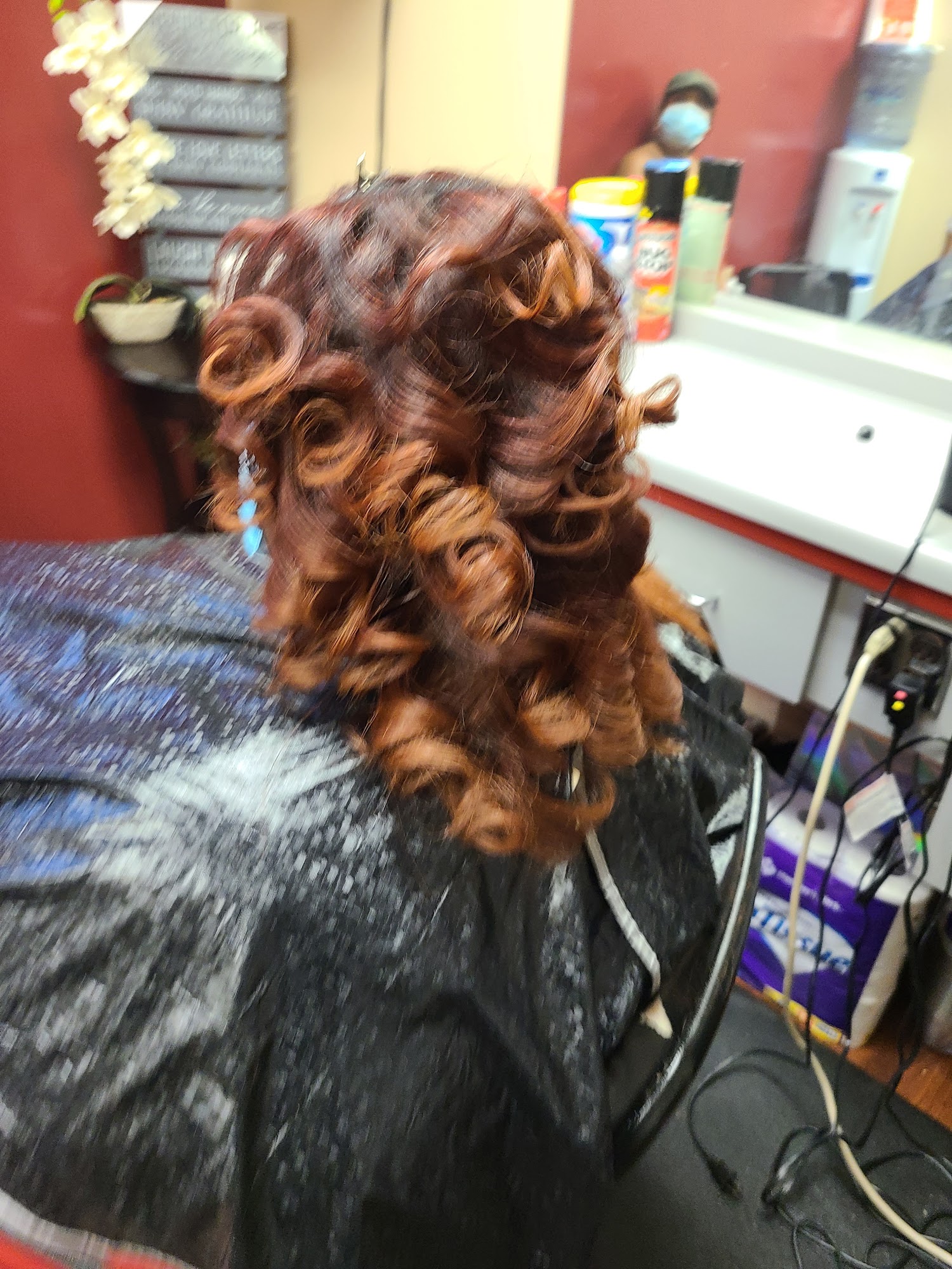 Suites Salon 21819 W Nine Mile Rd, Southfield Michigan 48075