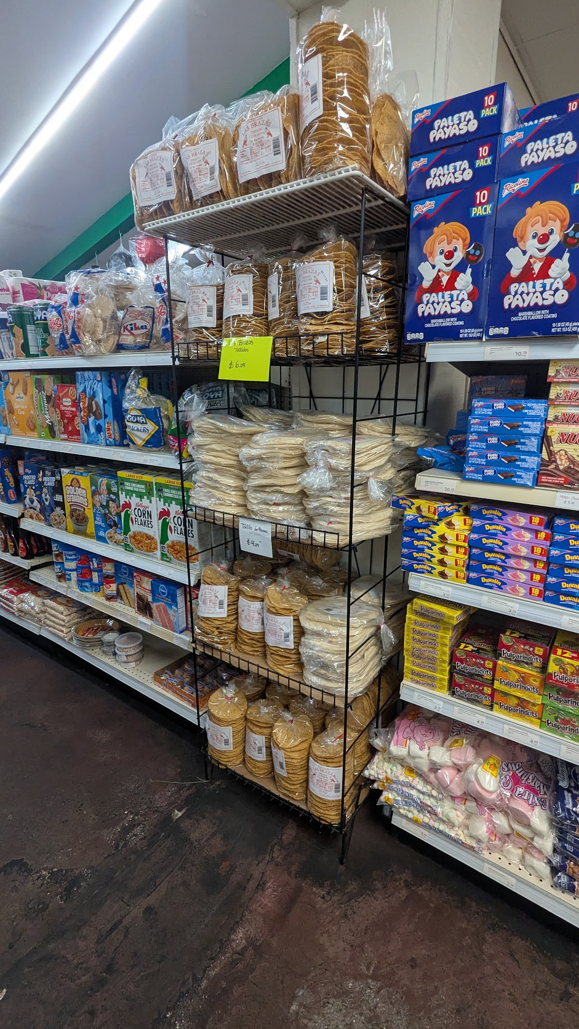 Supermercado La Victoria Wyoming