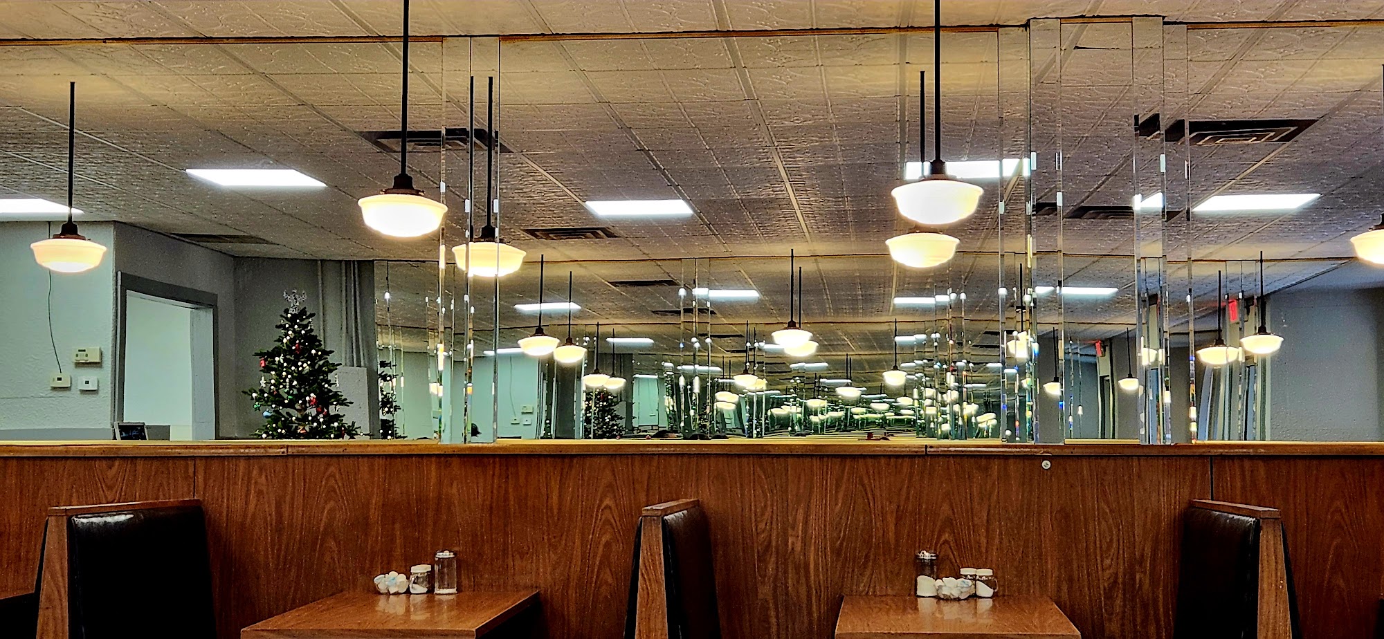 CJ's Cafe 4 S Main St, Yale