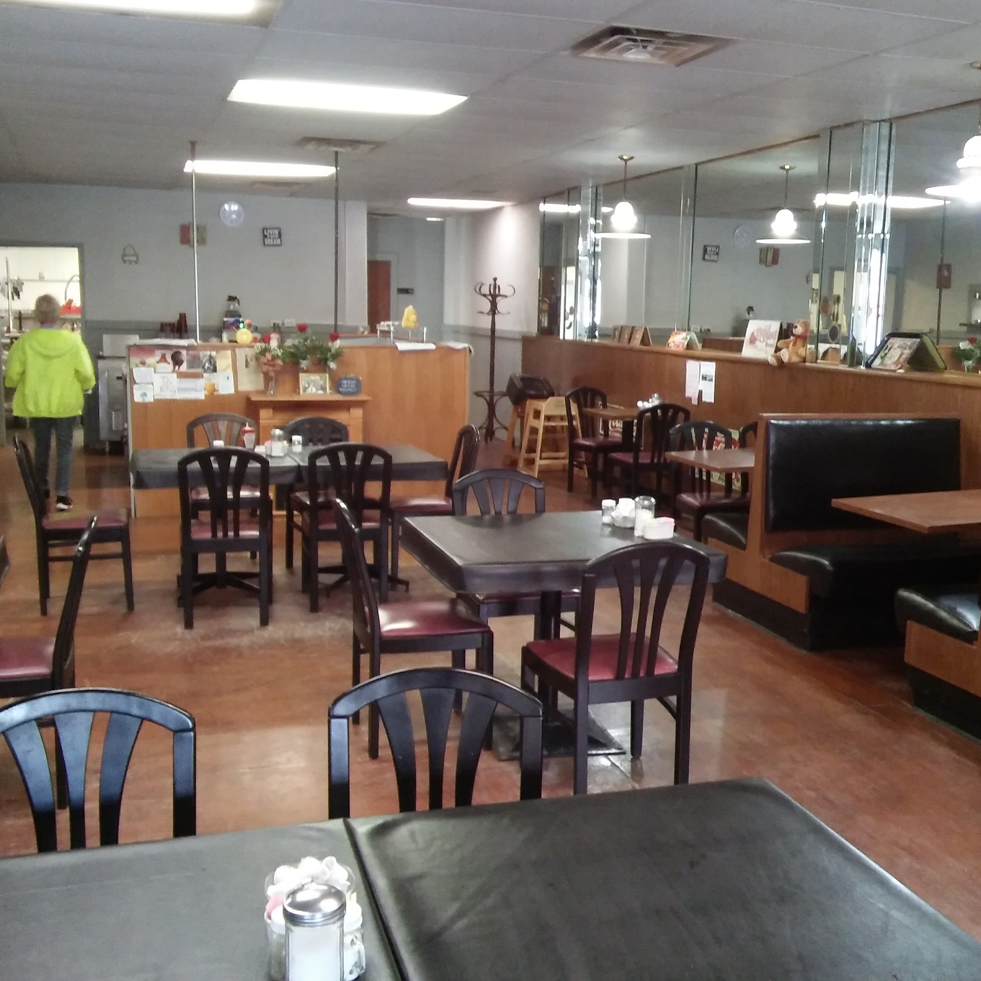 CJ's Cafe 4 S Main St, Yale