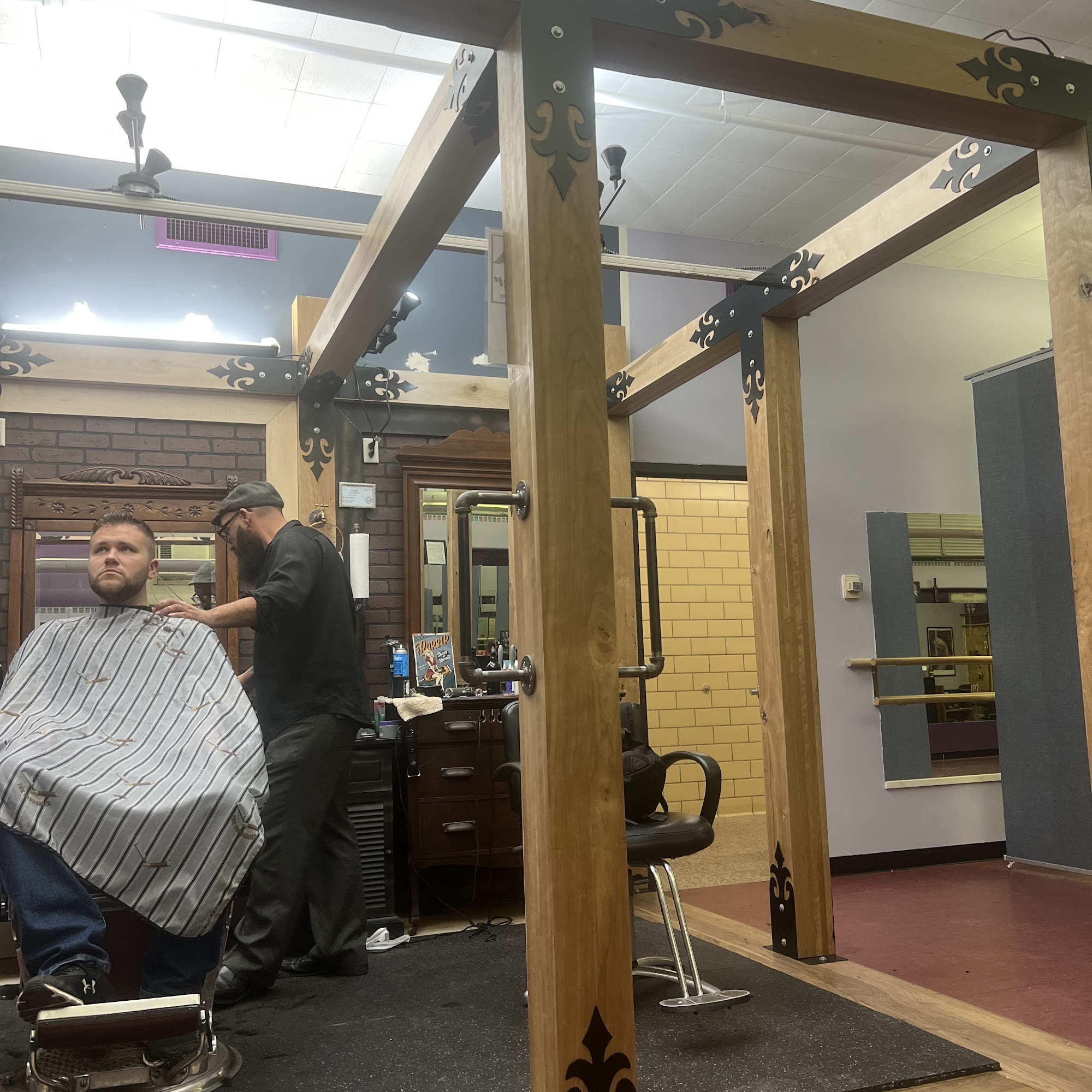 Mr. Oscar Barbershop 1001 Kingwood St b10, Brainerd Minnesota 56401