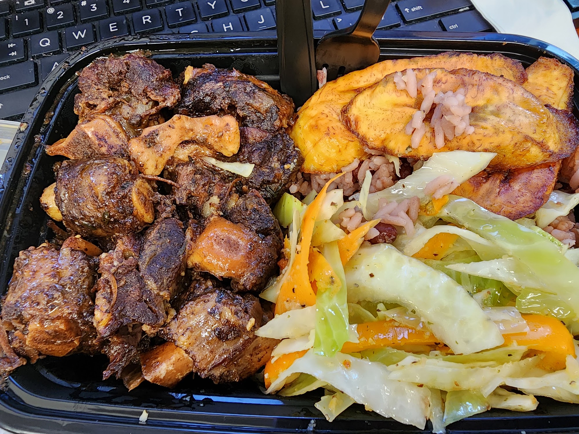 876 Yardie Jamaican food truck 12205 River Ridge Blvd, Burnsville