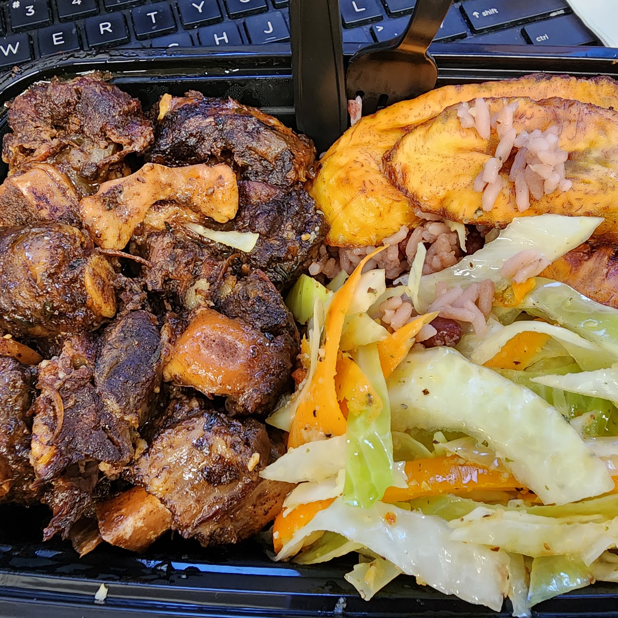 876 Yardie Jamaican food truck 12205 River Ridge Blvd, Burnsville
