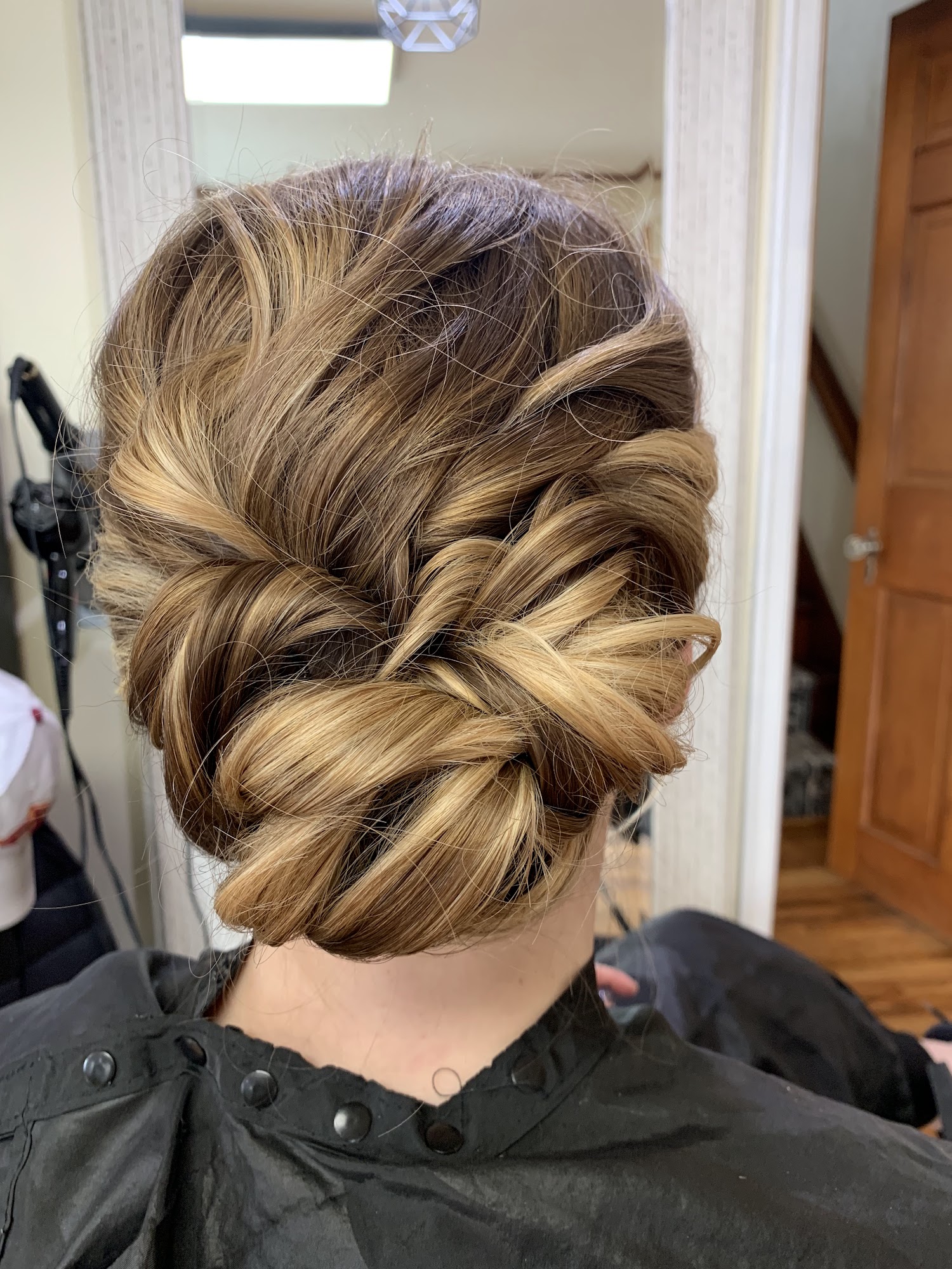 b. Salon
