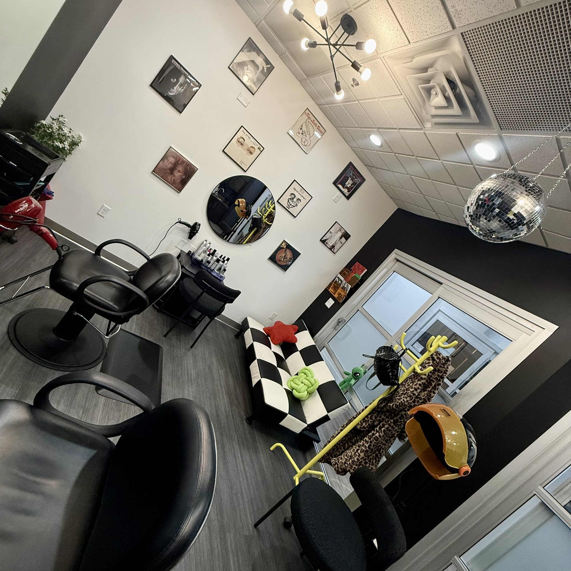 Edge Salon Suite - Sola Salons Edina