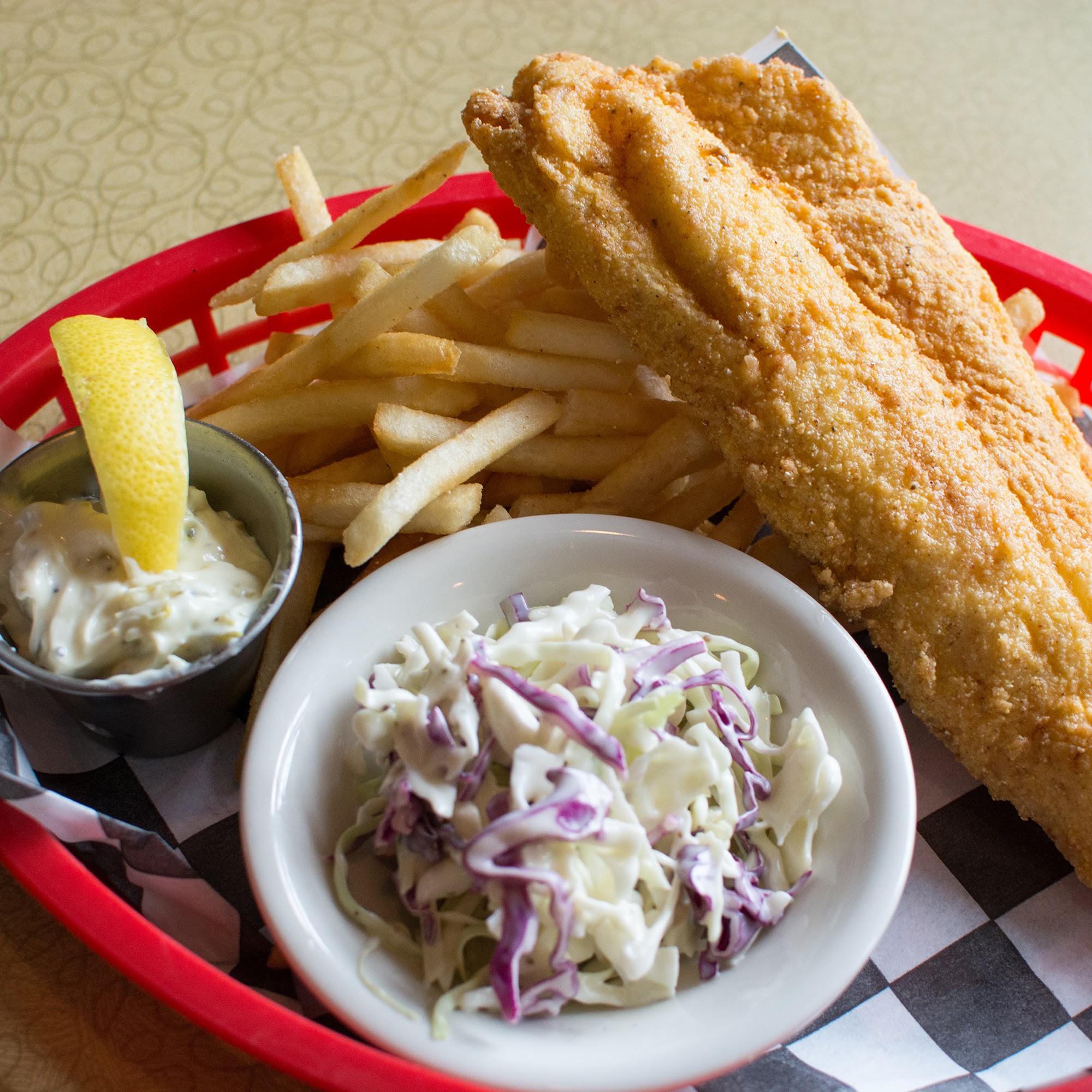 Skyport Lodge & Raven Rock Grill Grand Marais