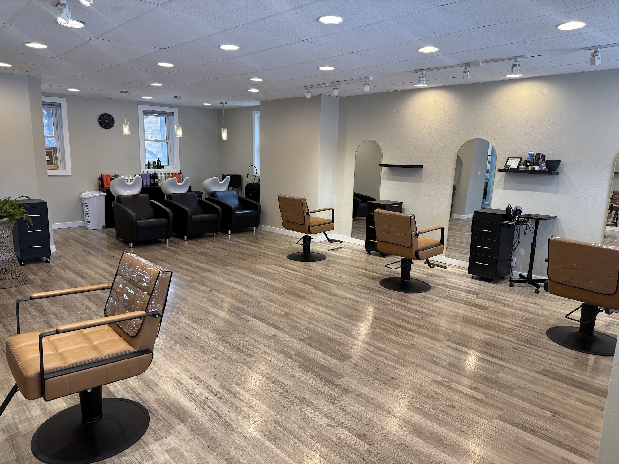 Main and Mane Hair Salon