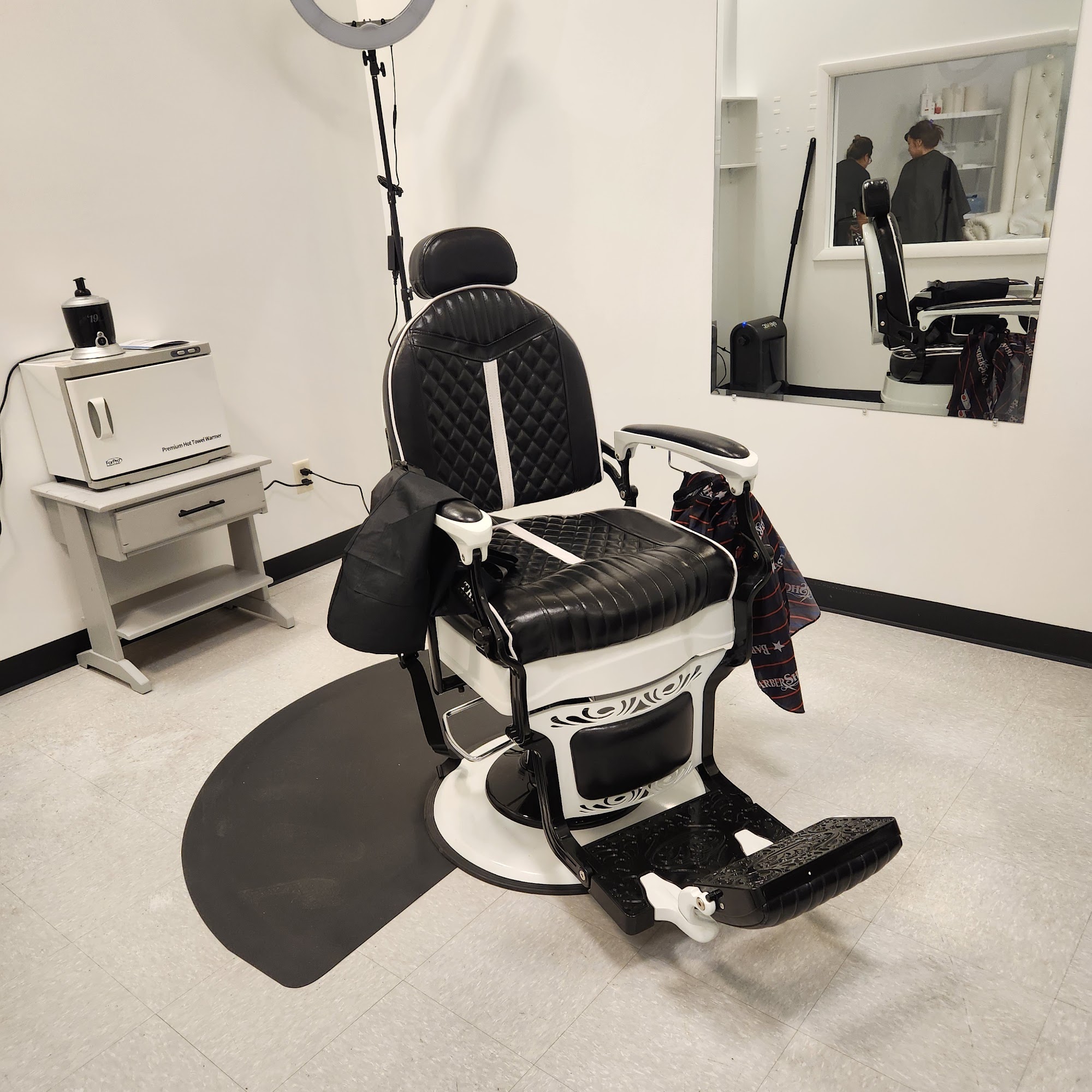 Lee's Barber Shop 3001 White Bear Ave #1022, Maplewood Minnesota 55109