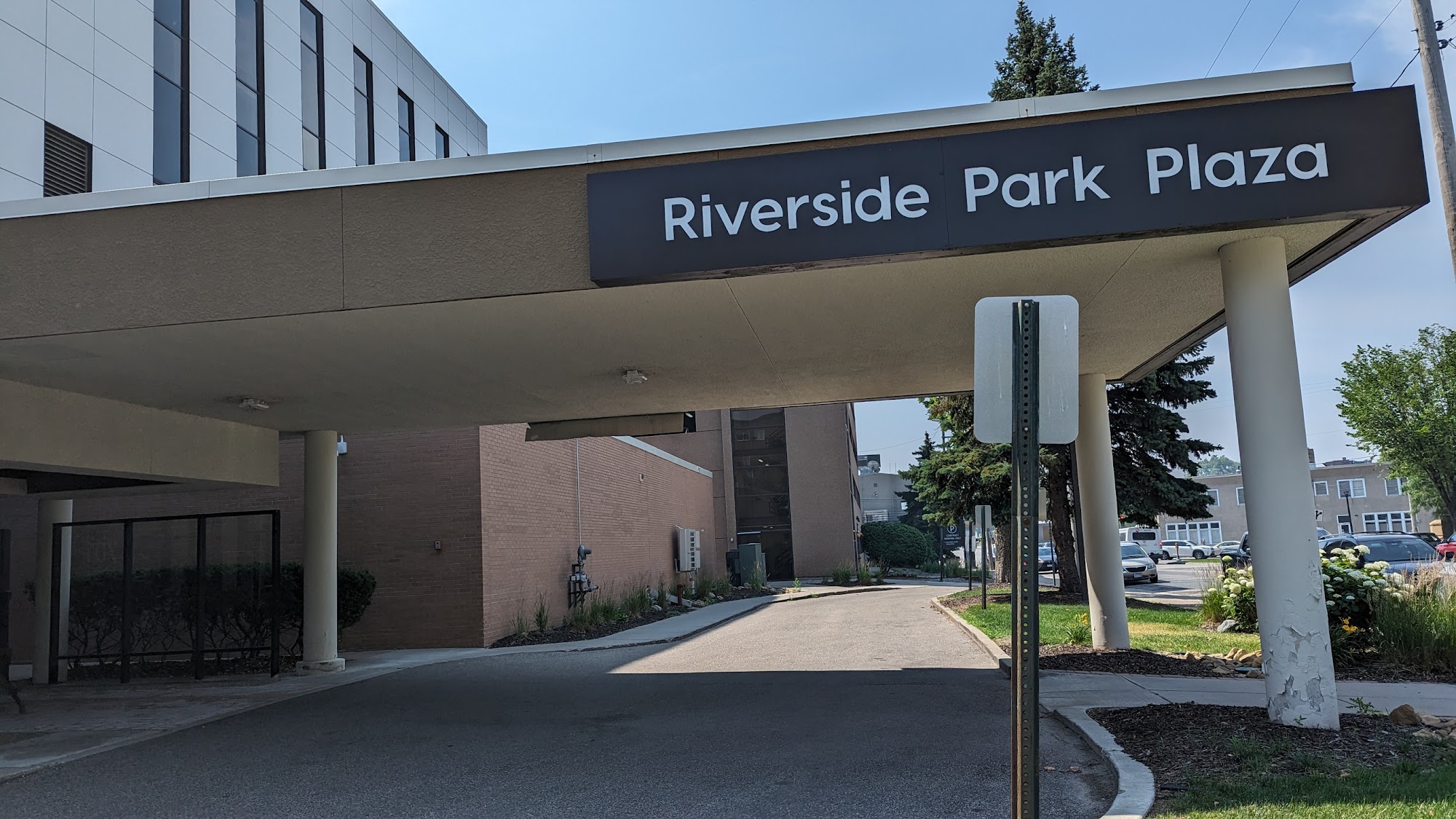 Riverside Park Plaza