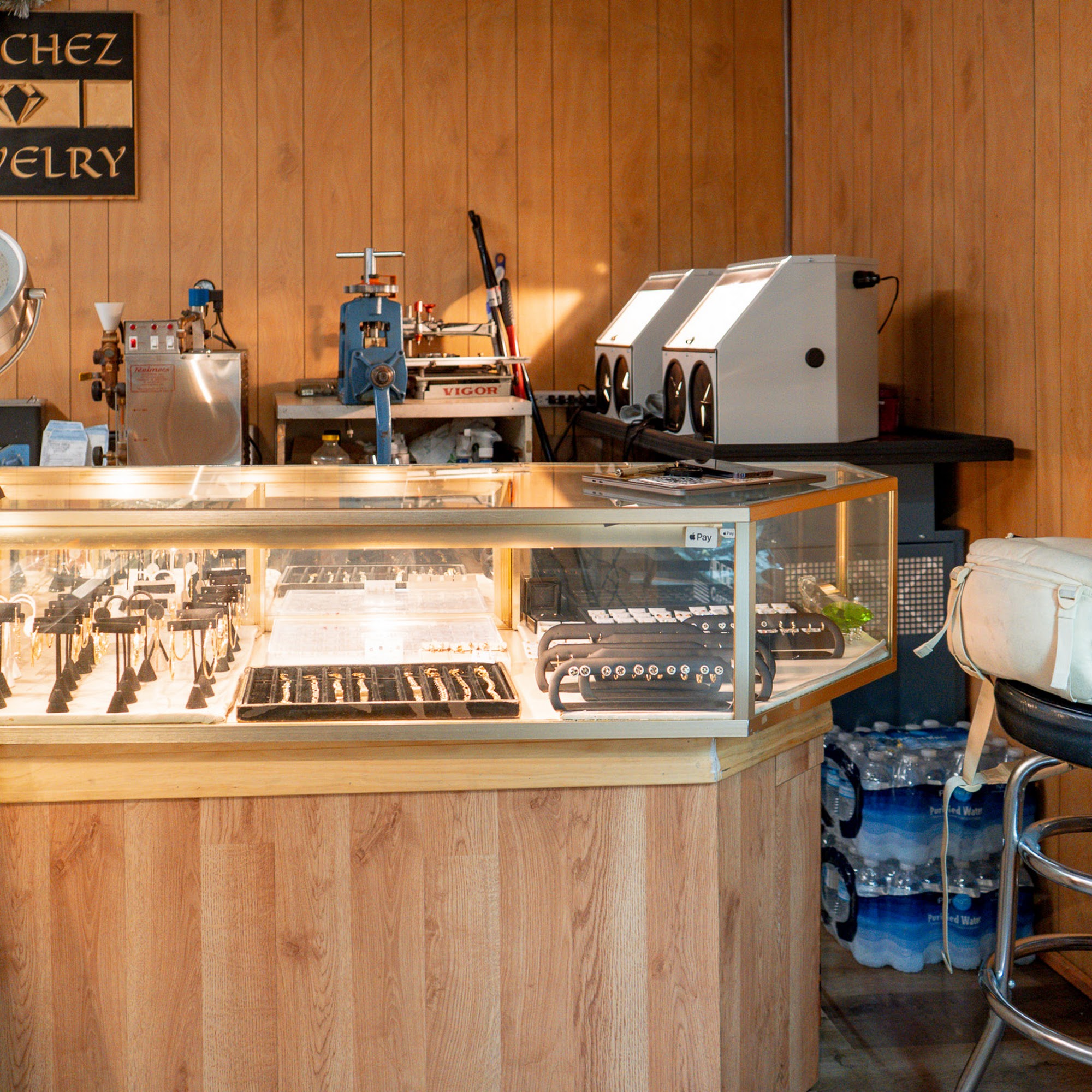 Sanchez Jewlery 920 E Lake St UNIT 105, Minneapolis Minnesota 55407