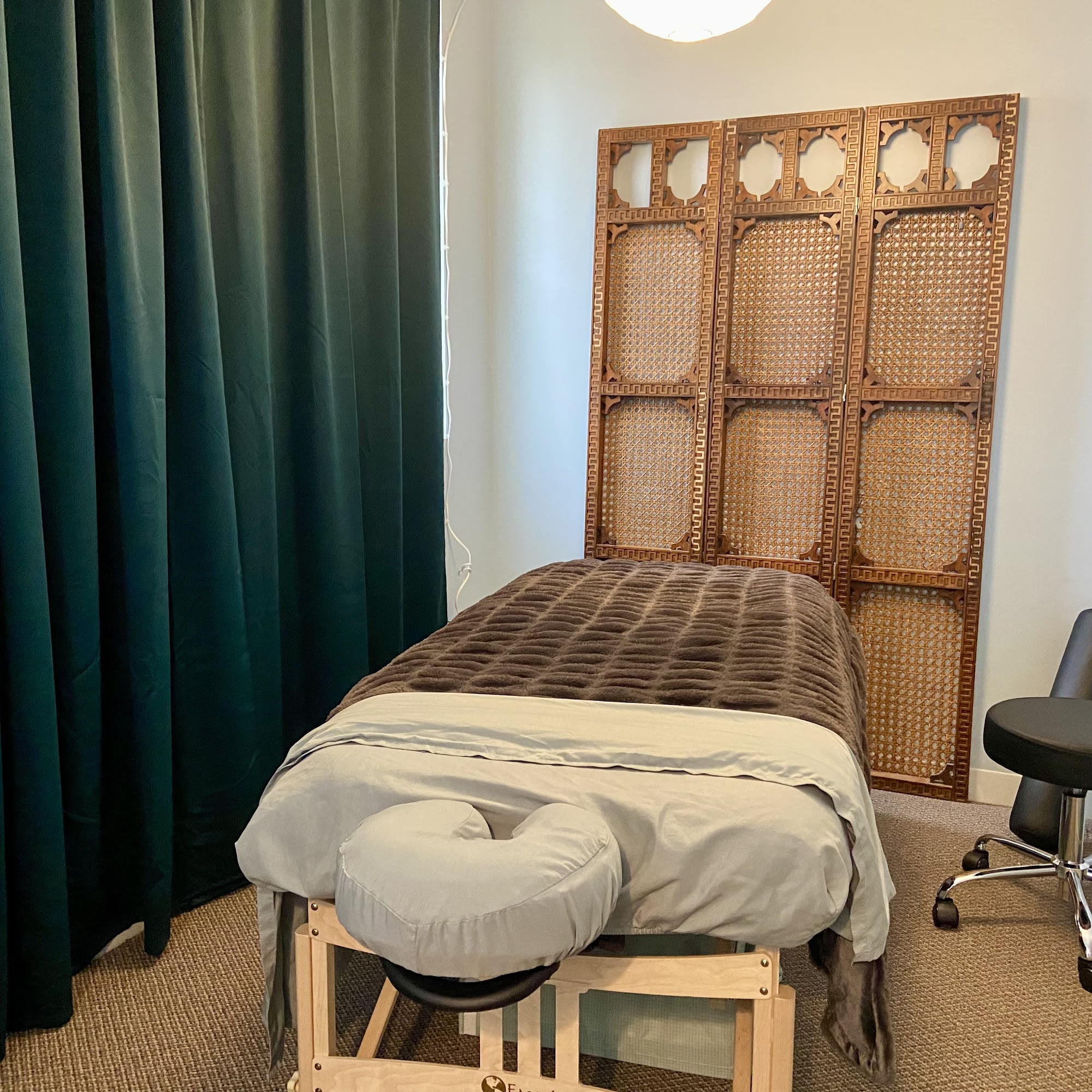 Sorcery Crush Massage 4048 S 28th Ave, Minneapolis Minnesota 55406