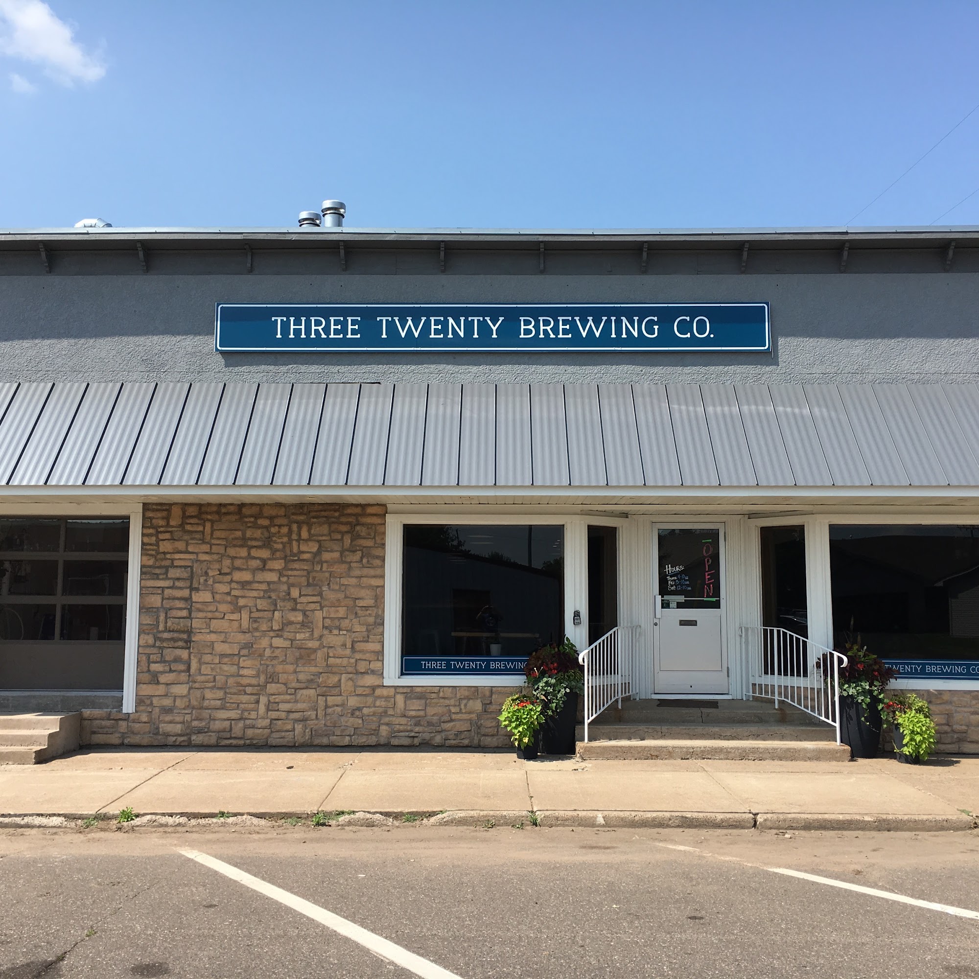 Three Twenty Brewing Co. Pine City