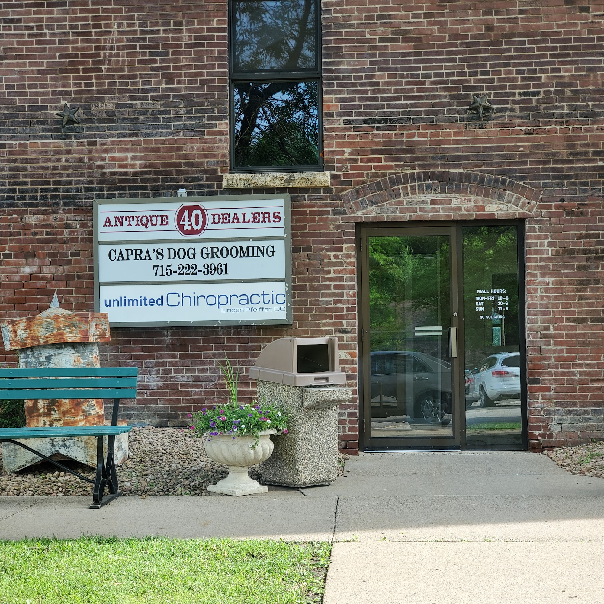 Capra's Dog Grooming Red Wing