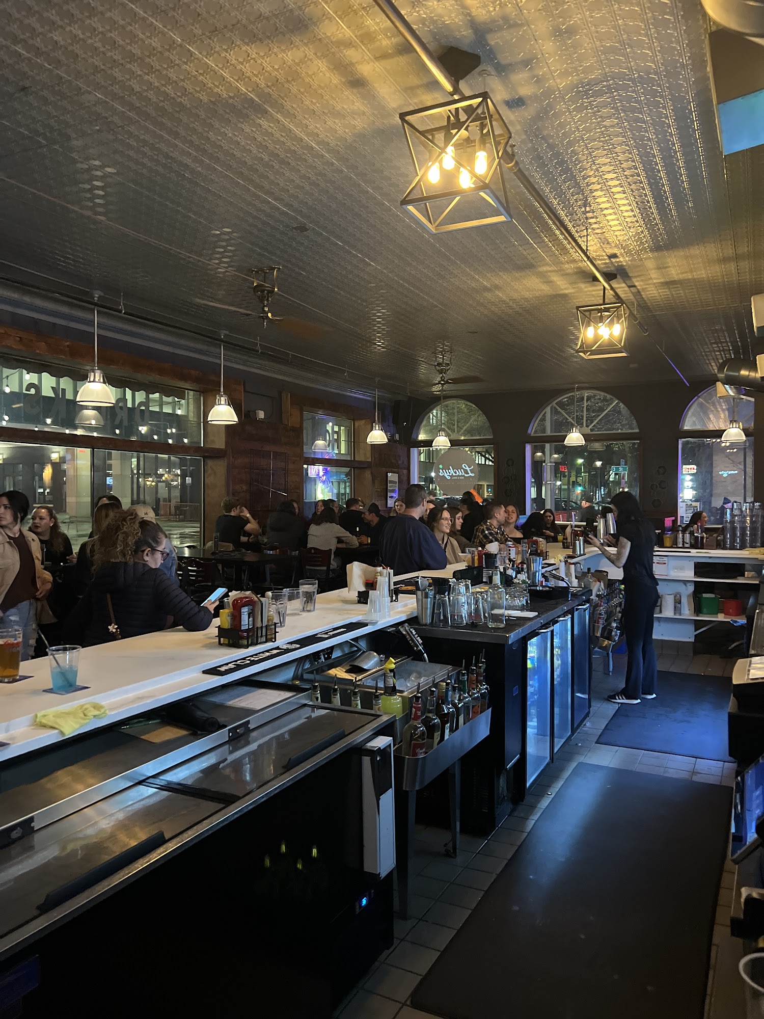 Lucky's Bar & Grille