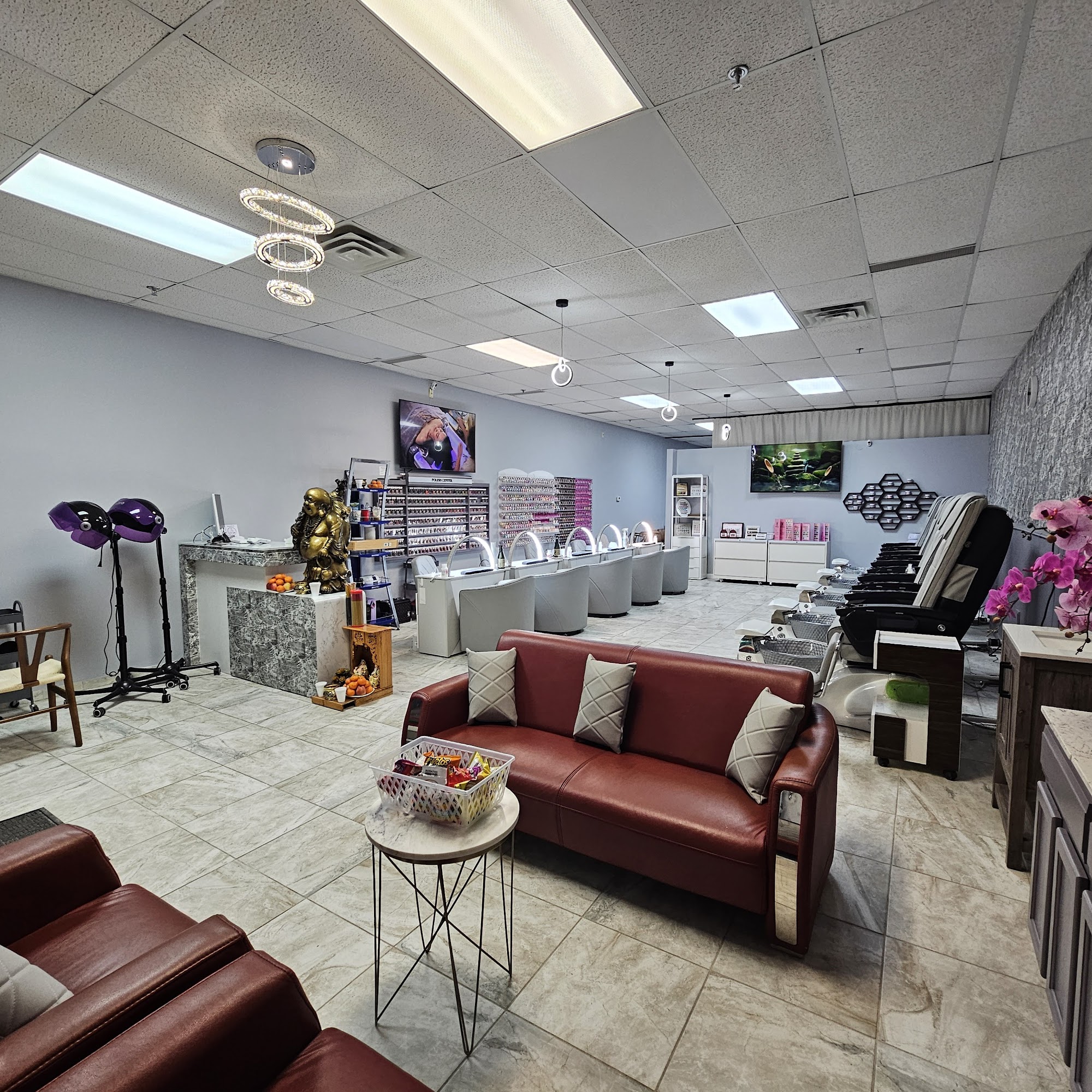 Tiara Nails & Head Spa 1667 17th Ave E, Shakopee Minnesota 55379
