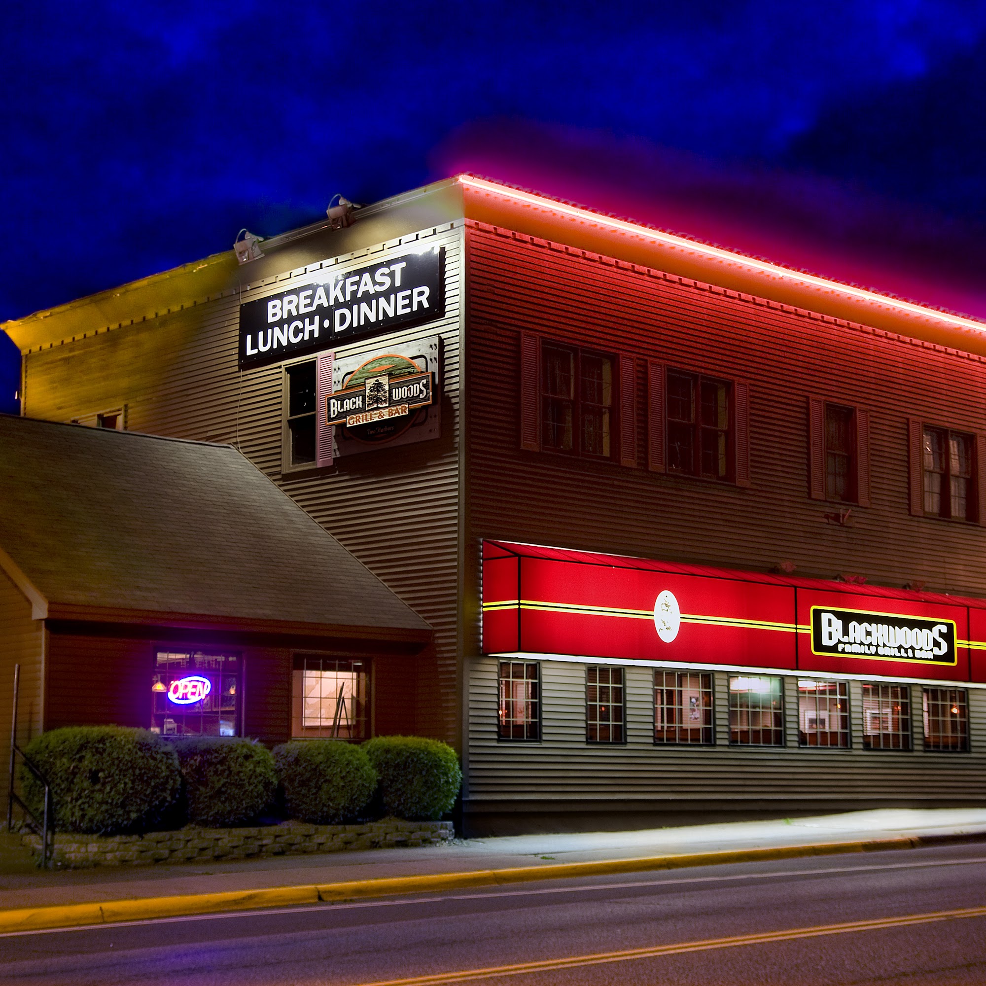 Black Woods Bar & Grill Two Harbors