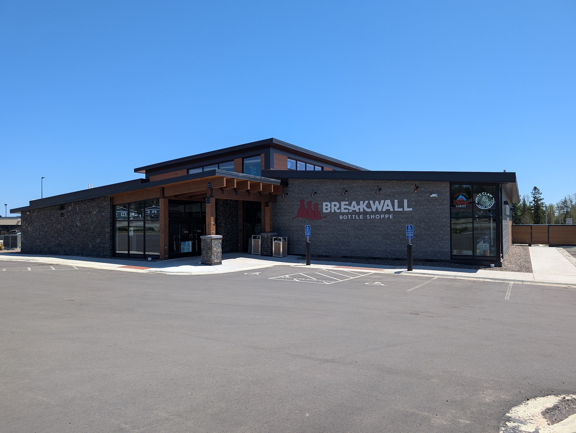 Breakwall Bottle Shoppe Two Harbors
