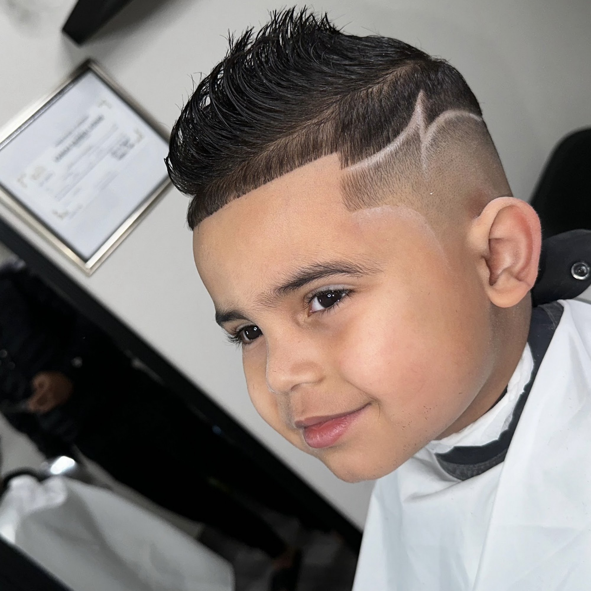 LUXURIOUS BARBERSHOP