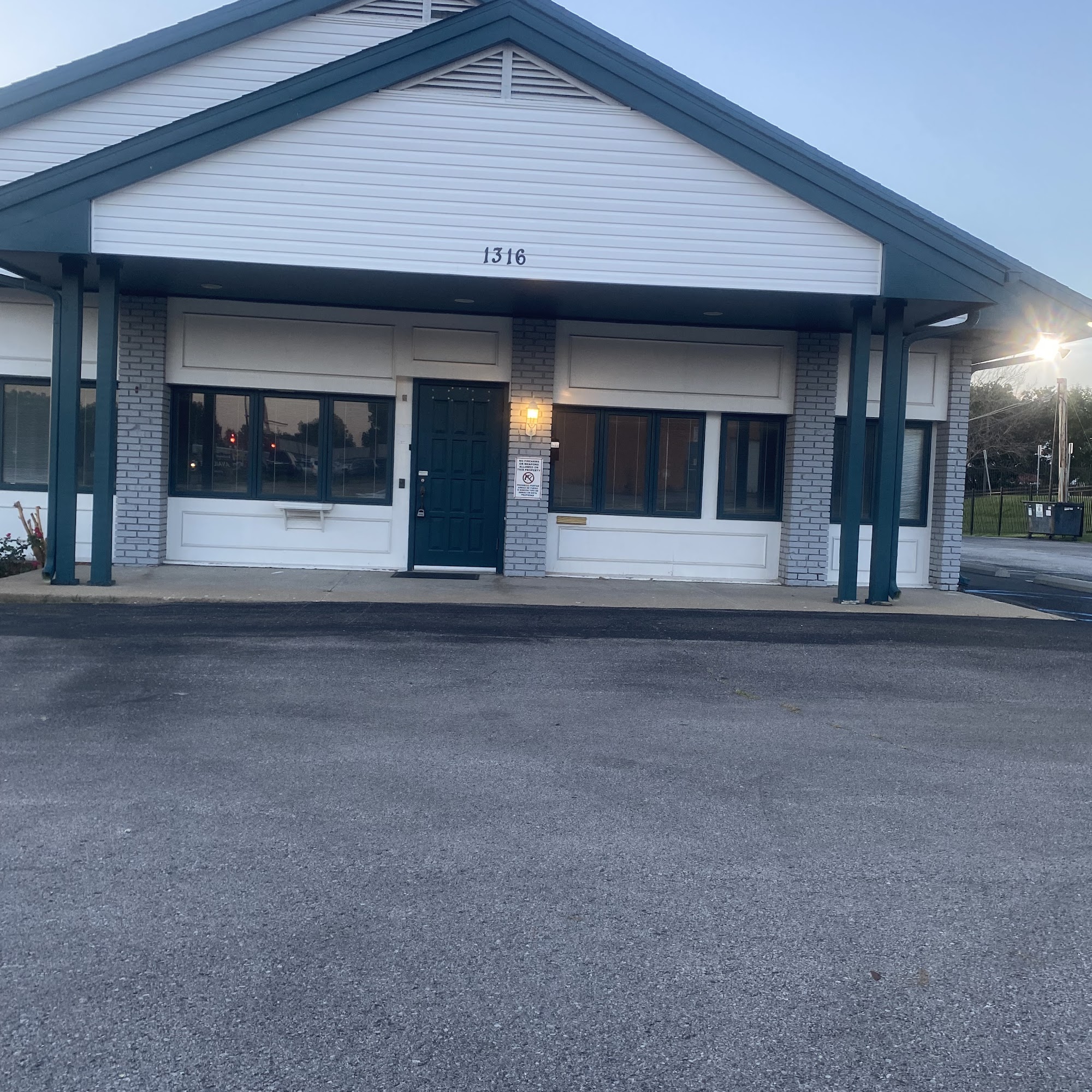 Empress Palmz 1316 Parkade Blvd Ste 8, Columbia Missouri 65203