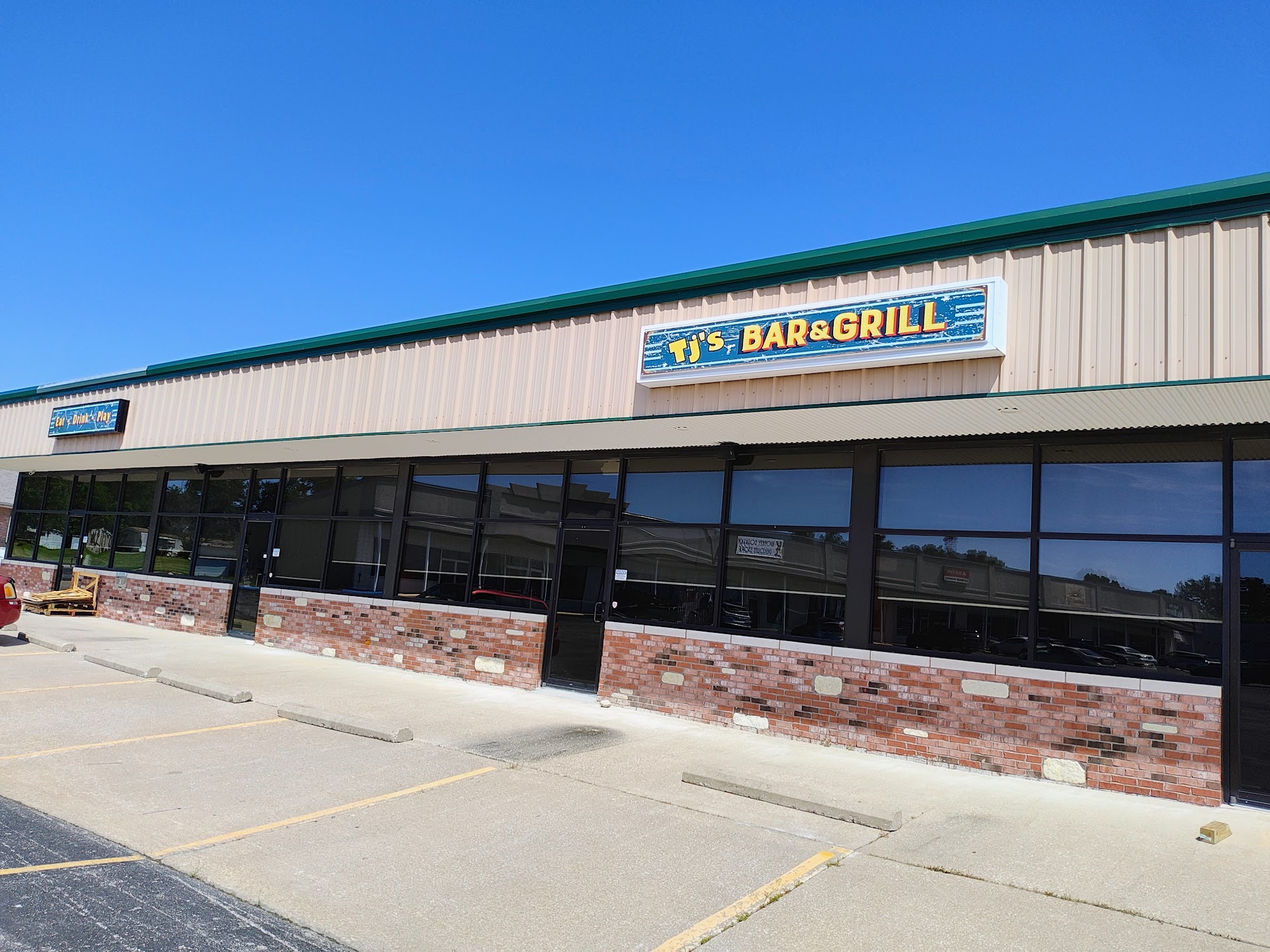 TJ's Bar & Grill 138 N Summit Dr, Holts Summit