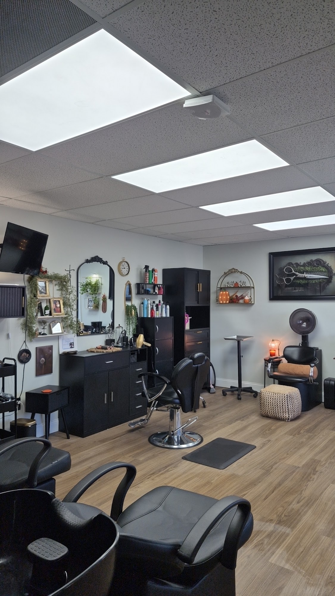 Salon Twenty Three 15807 East 23rd St S, Independence Missouri 64055