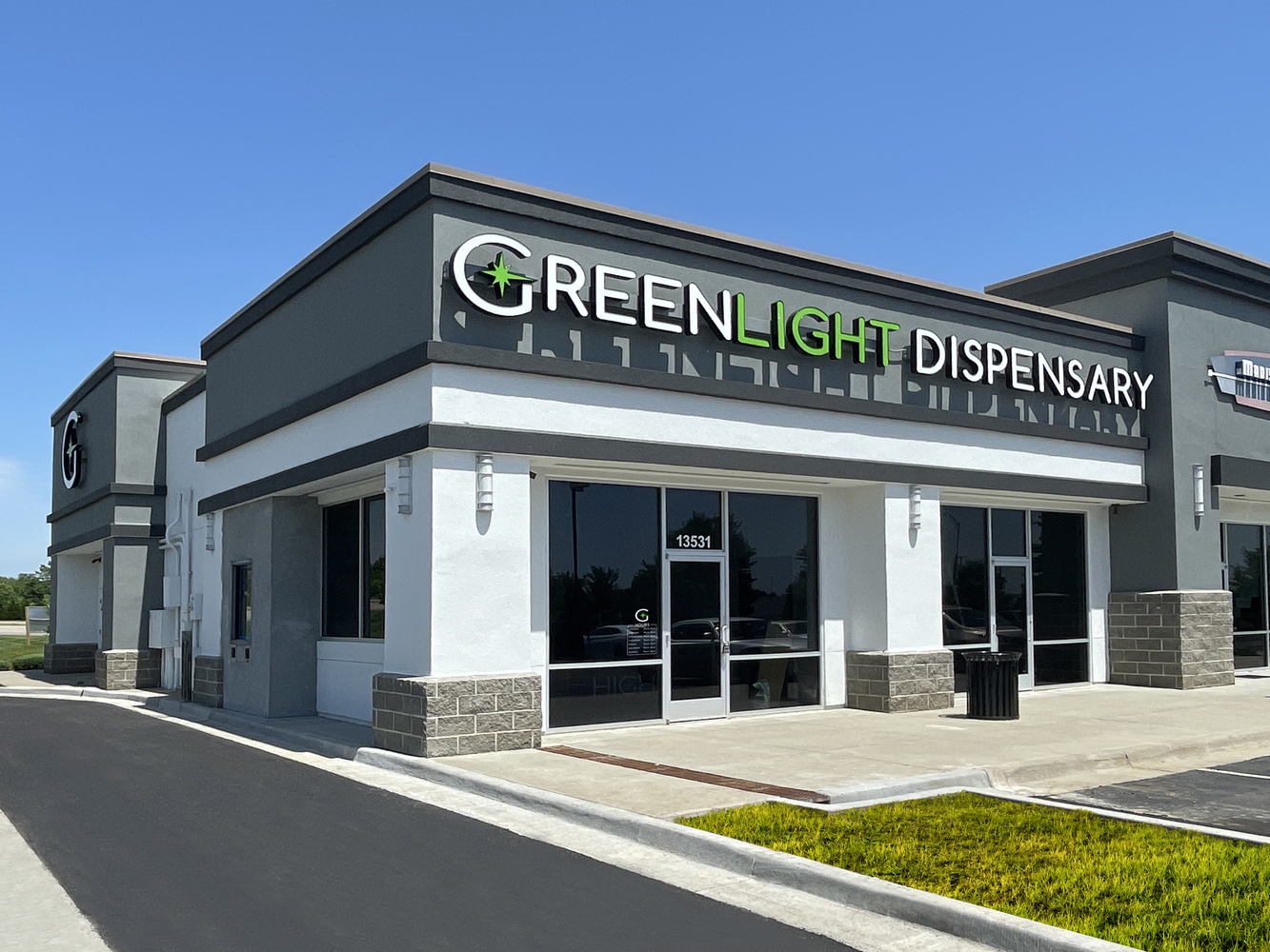 Greenlight Marijuana Dispensary Stateline 13531 Madison Ave, Kansas City