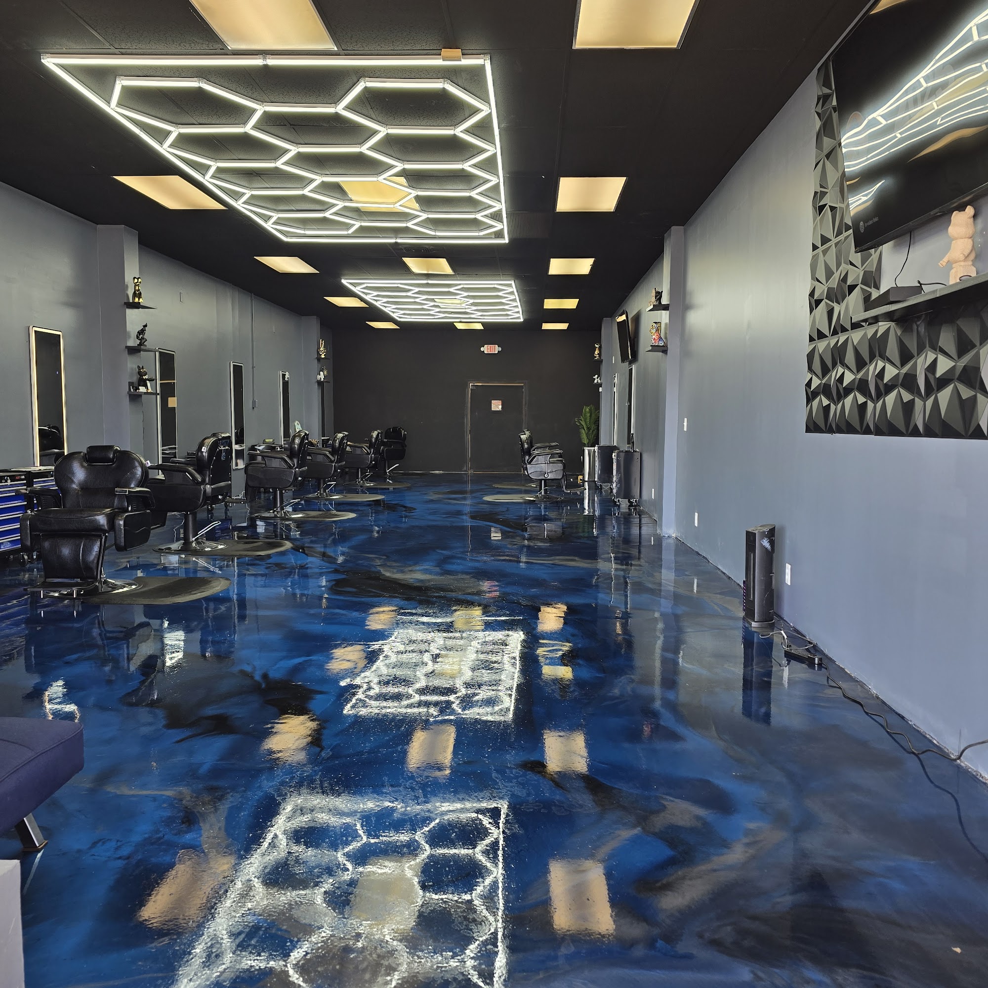 LEYVA'S BARBER & BEAUTY SHOP 8660 E 63rd St, Kansas City Missouri 64133