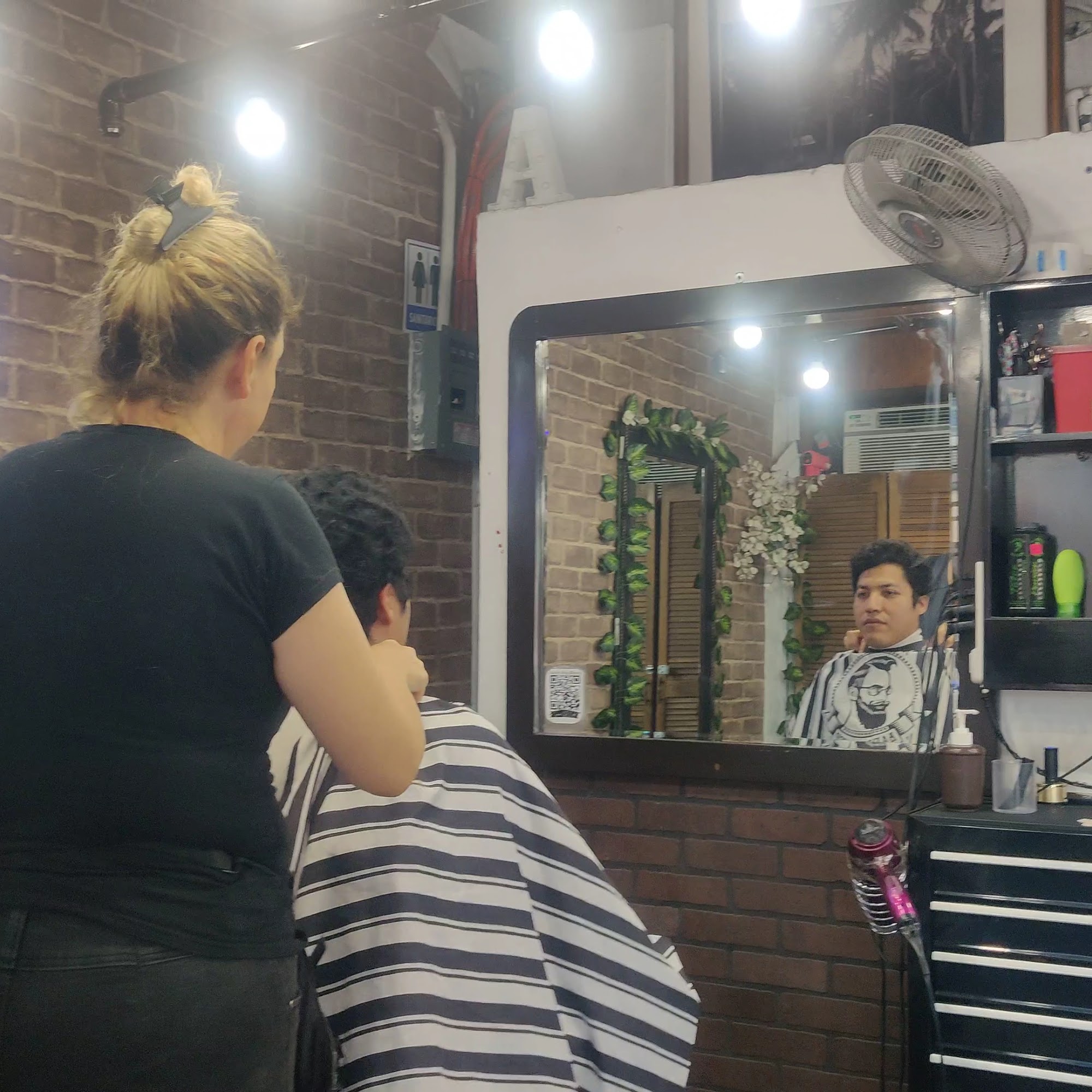 Family Clipper Barber and Beauty Salon 6829 Bannister Rd, Kansas City Missouri 64134