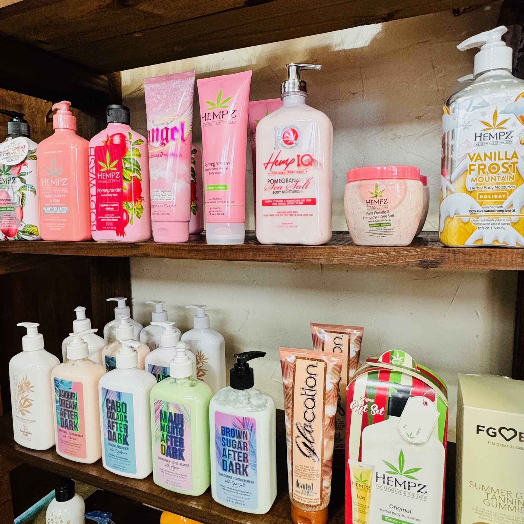 Tried & True Candles & Tans 105 N Lincoln Ave, Monett Missouri 65708