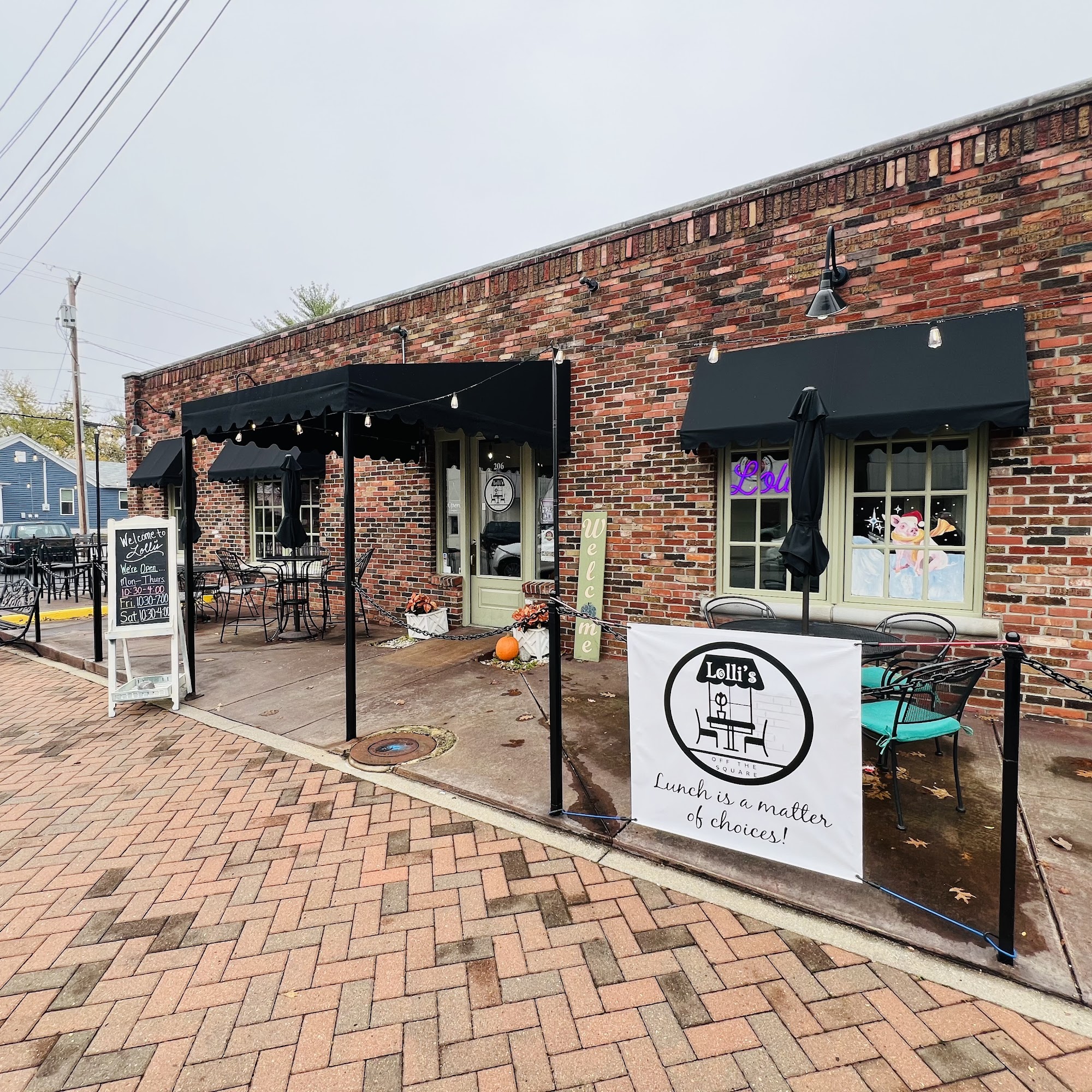 Lolli's (Off the Square) 206 N 1st St, Ozark